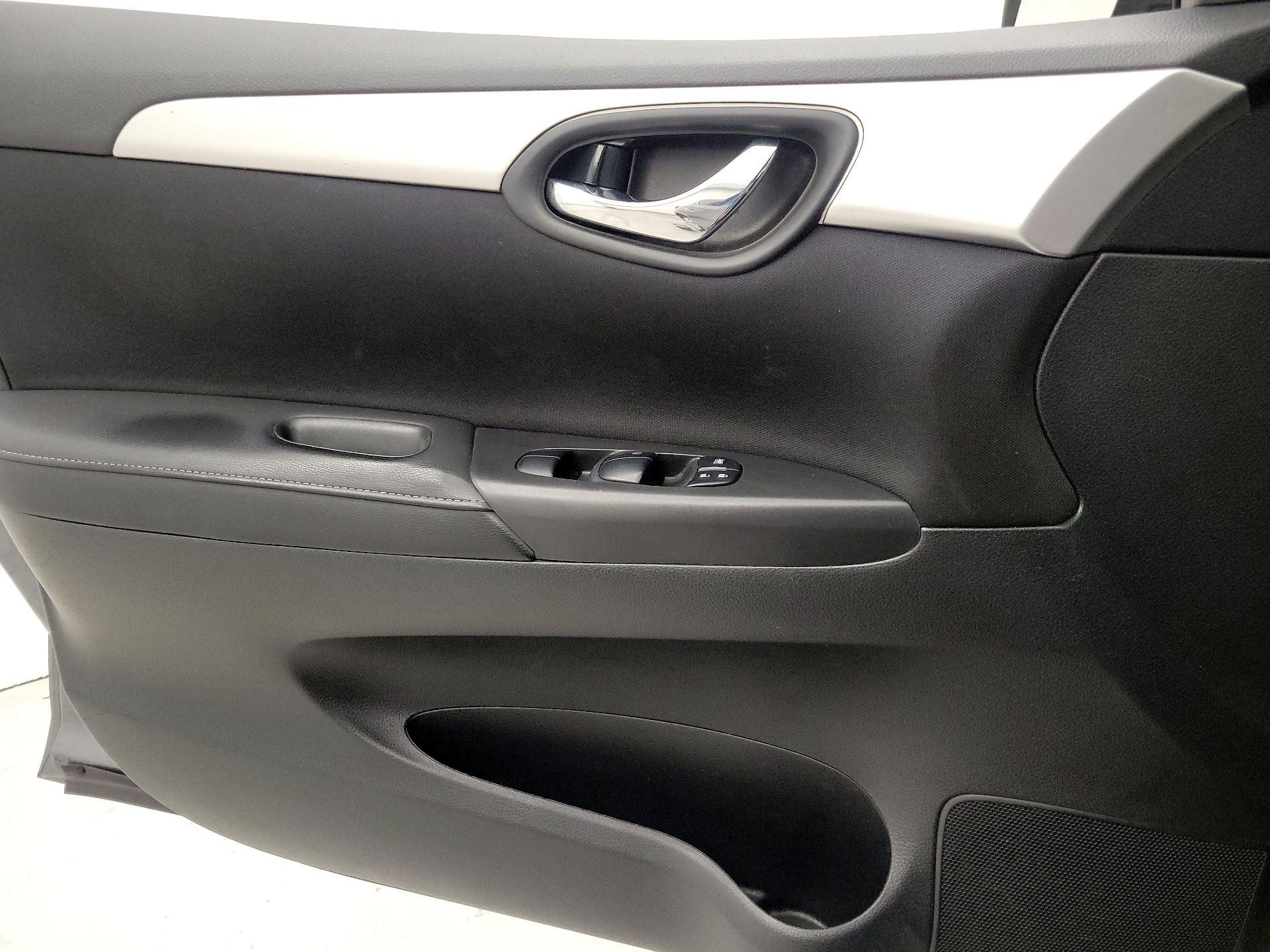 Thumbnail: 2019 Nissan Sentra - 12