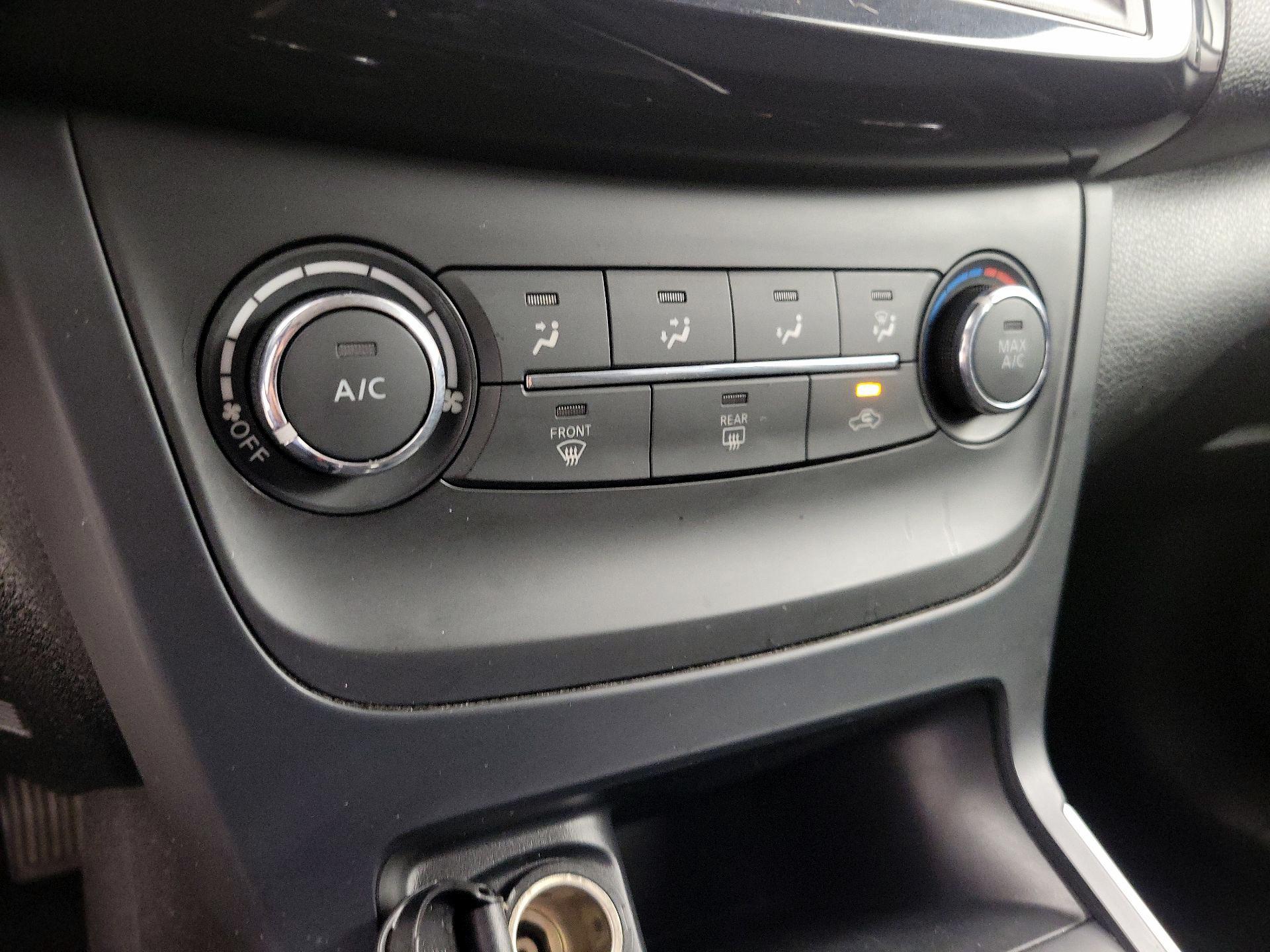 Thumbnail: 2019 Nissan Sentra - 16