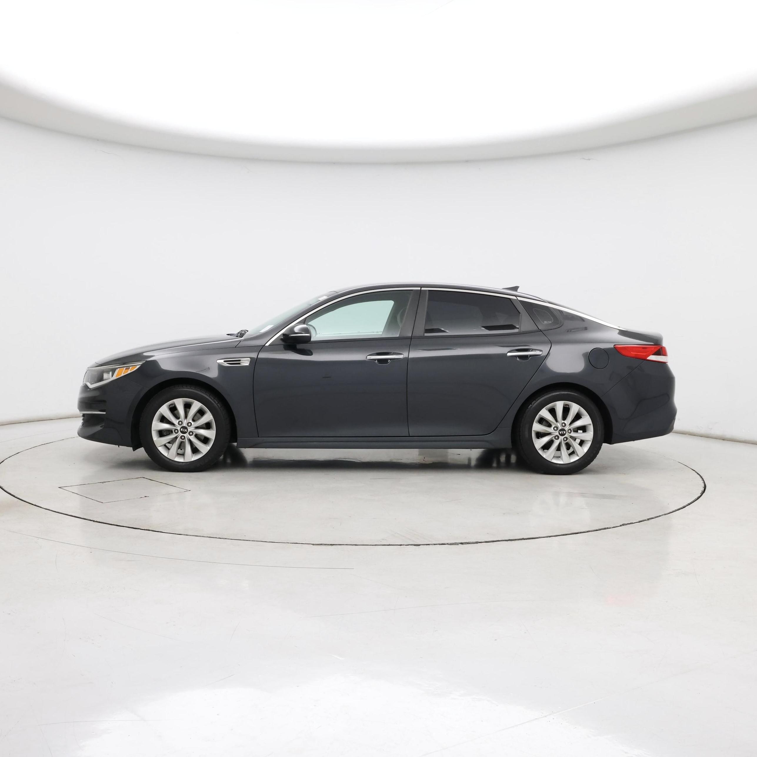 Thumbnail: 2016 Kia Optima - 3