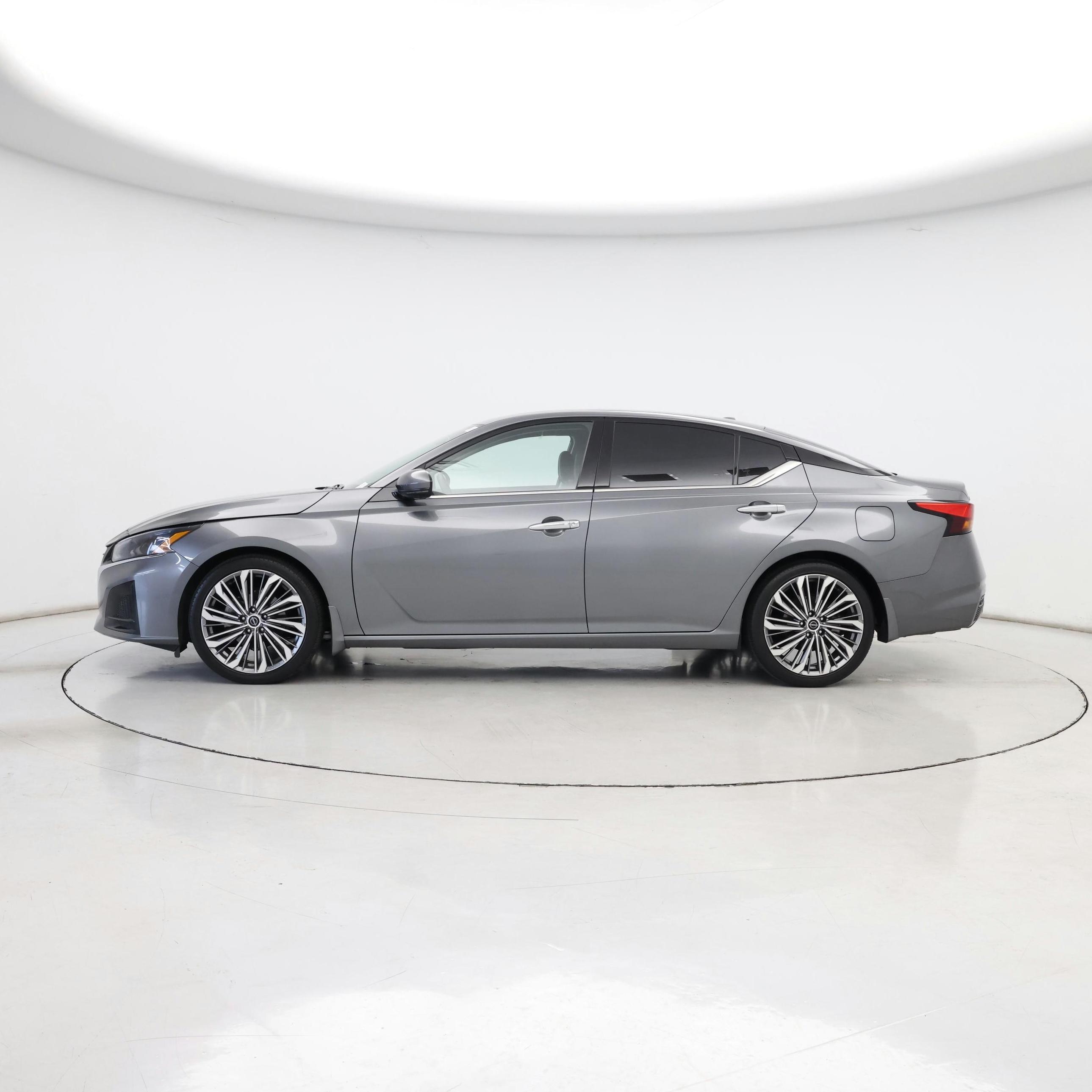 Thumbnail: 2023 Nissan Altima - 3