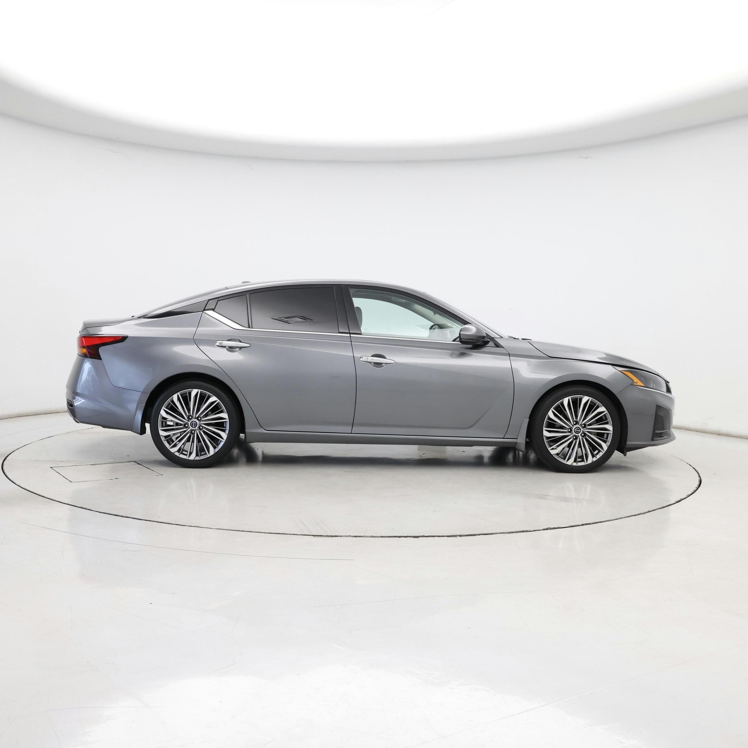 Thumbnail: 2023 Nissan Altima - 7