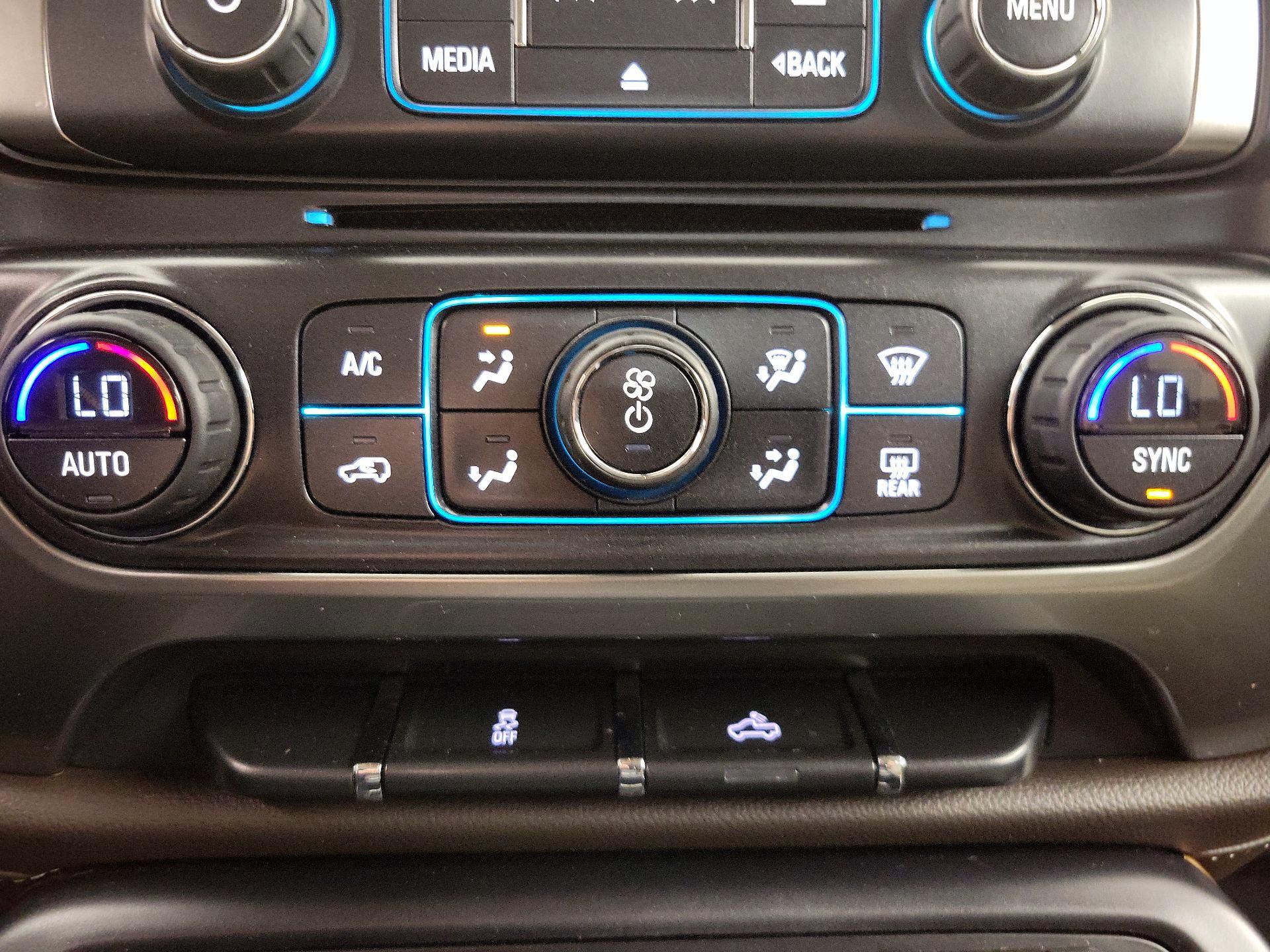Thumbnail: 2015 Chevrolet Silverado 1500 - 17
