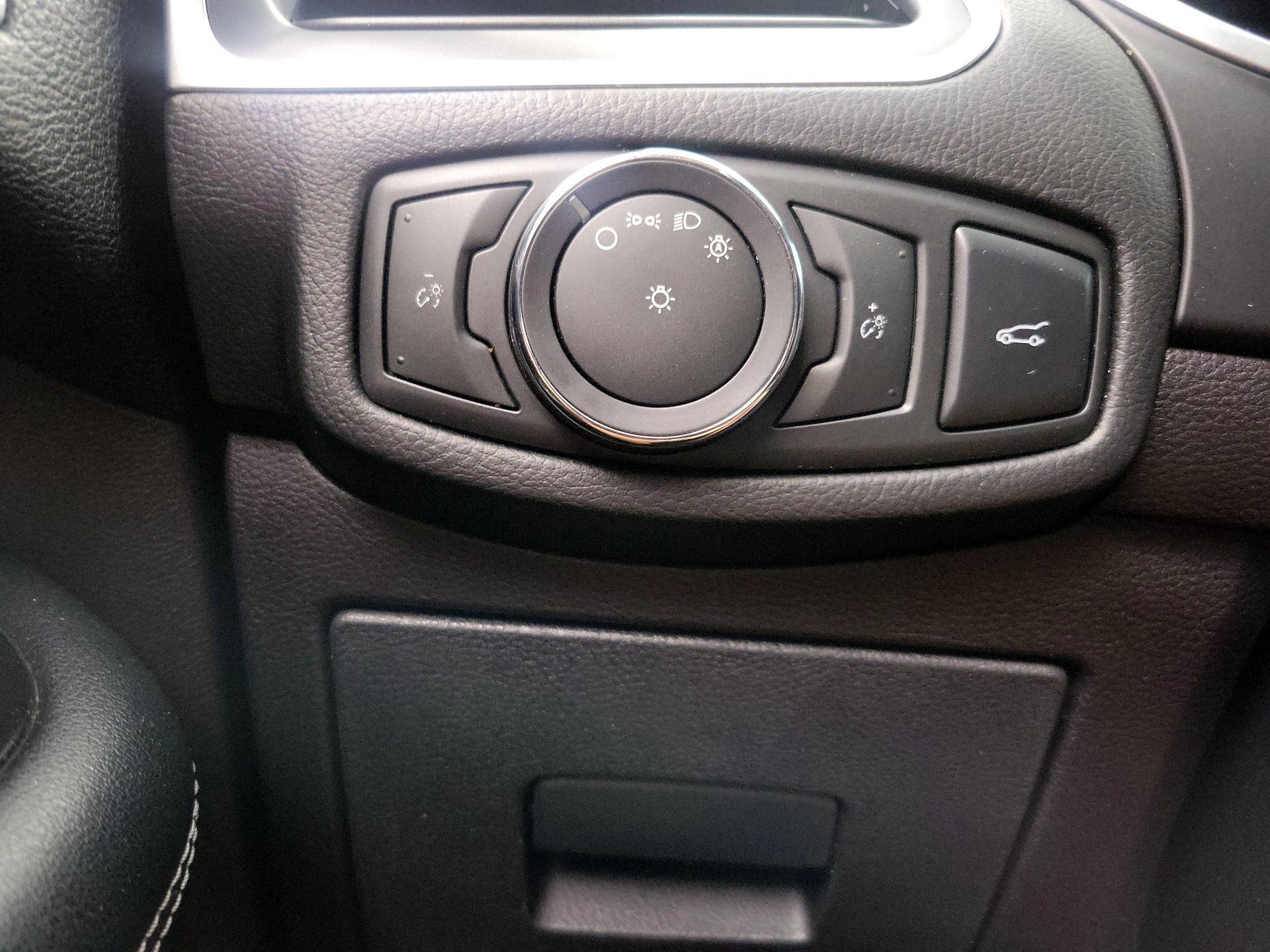 Thumbnail: 2015 Ford Edge - 13