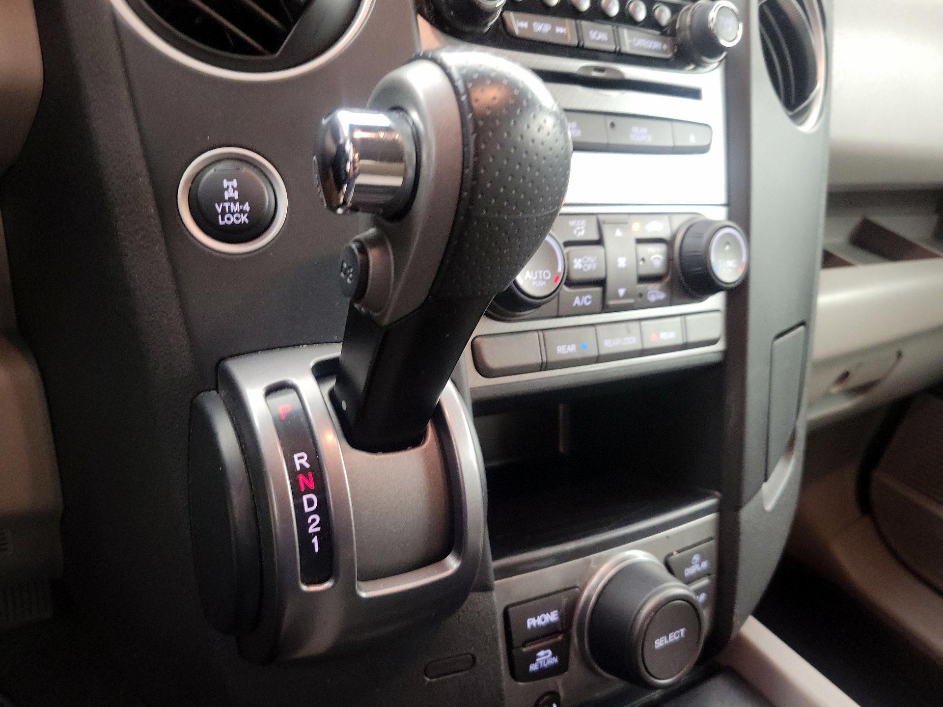 Thumbnail: 2015 Honda Pilot - 17