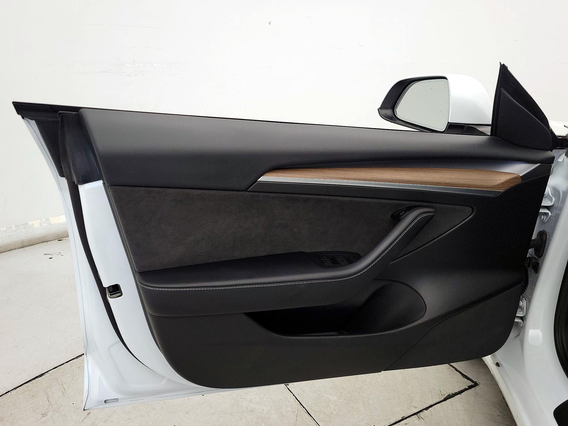 Thumbnail: 2023 Tesla Model 3 - 12