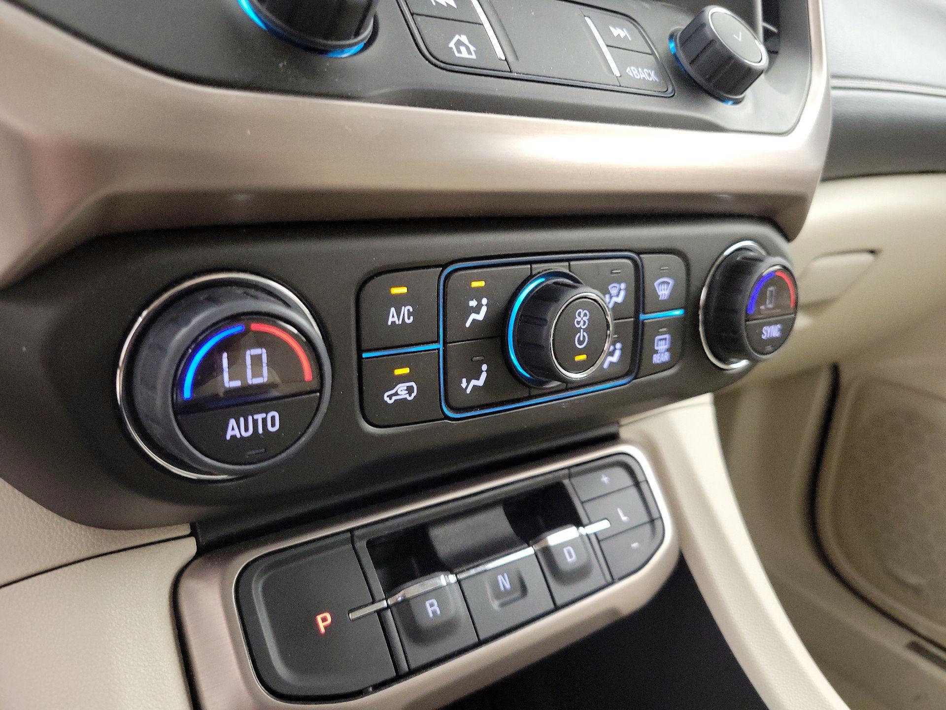 Thumbnail: 2023 GMC Acadia - 17