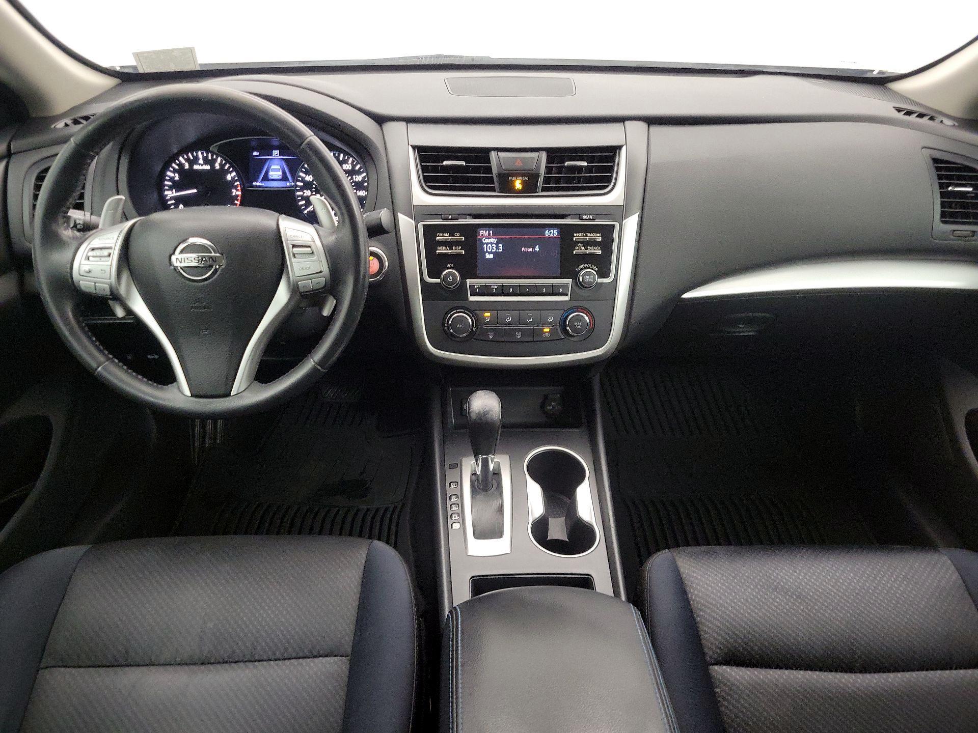 Thumbnail: 2017 Nissan Altima - 9