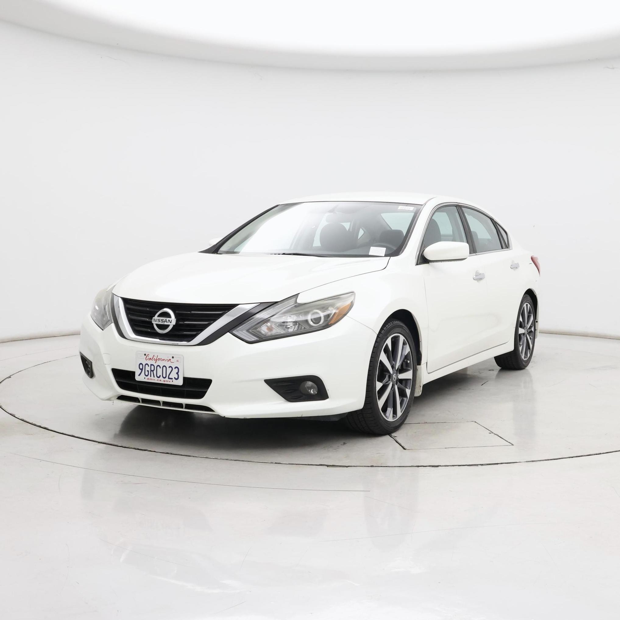 Thumbnail: 2017 Nissan Altima - 4