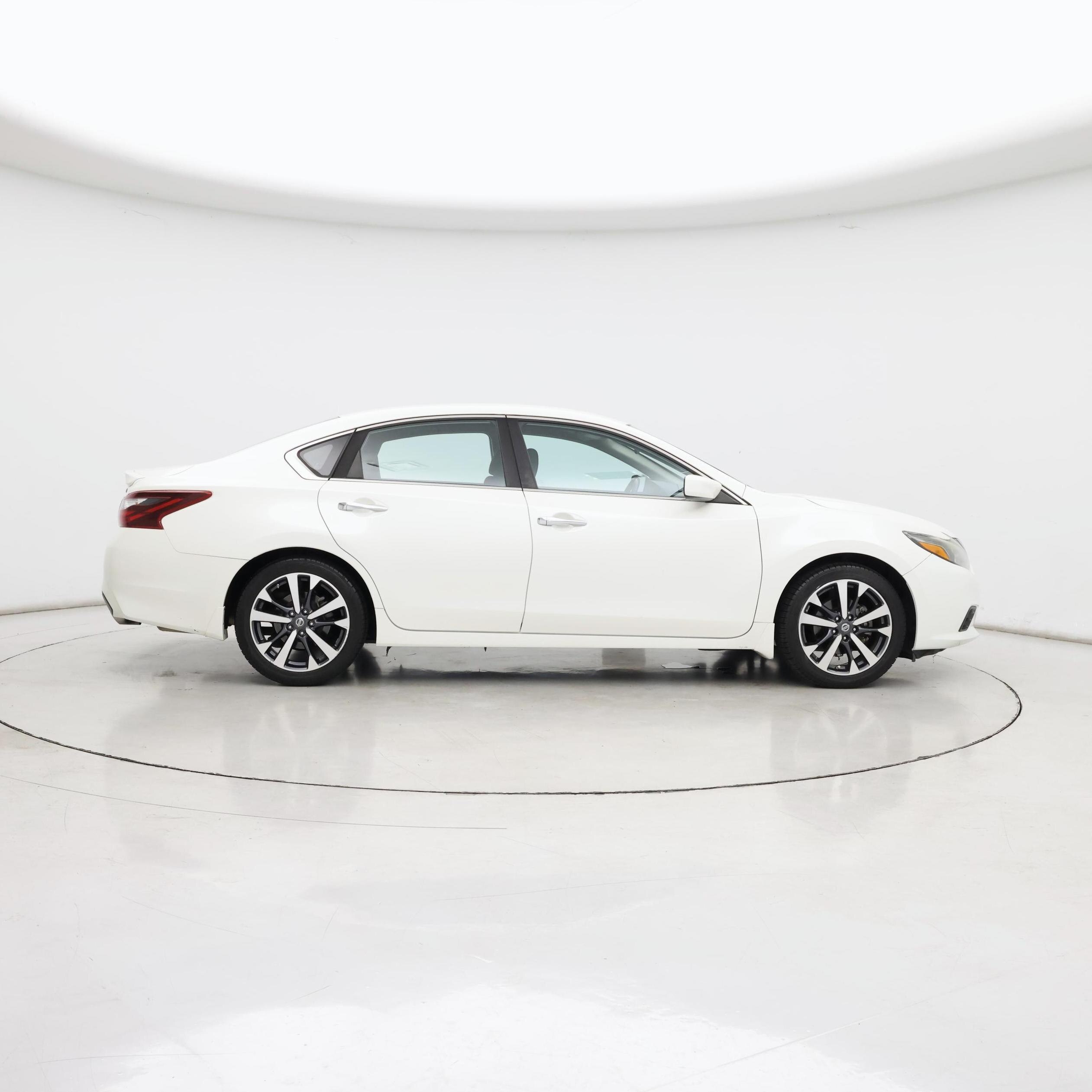Thumbnail: 2017 Nissan Altima - 7