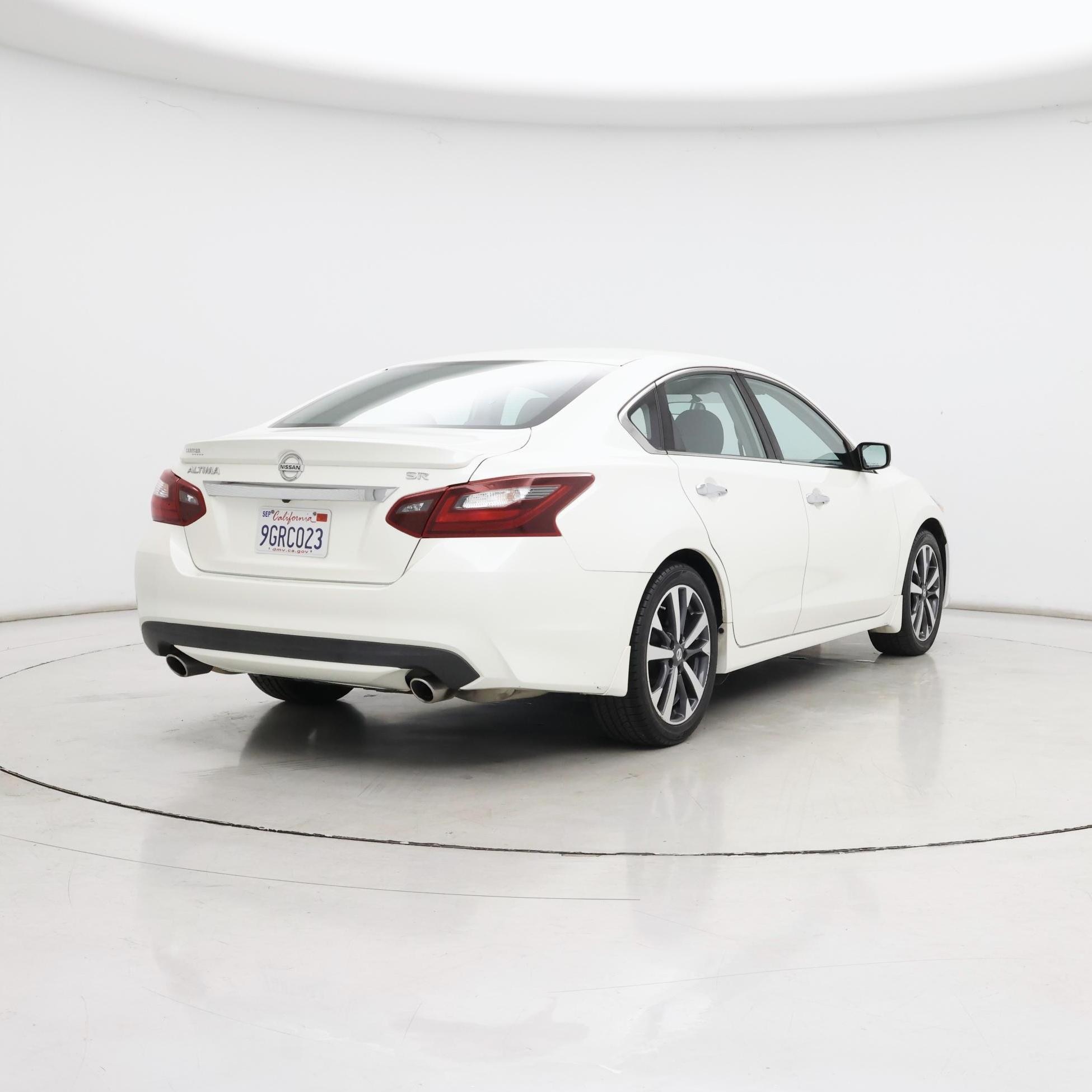 Thumbnail: 2017 Nissan Altima - 8