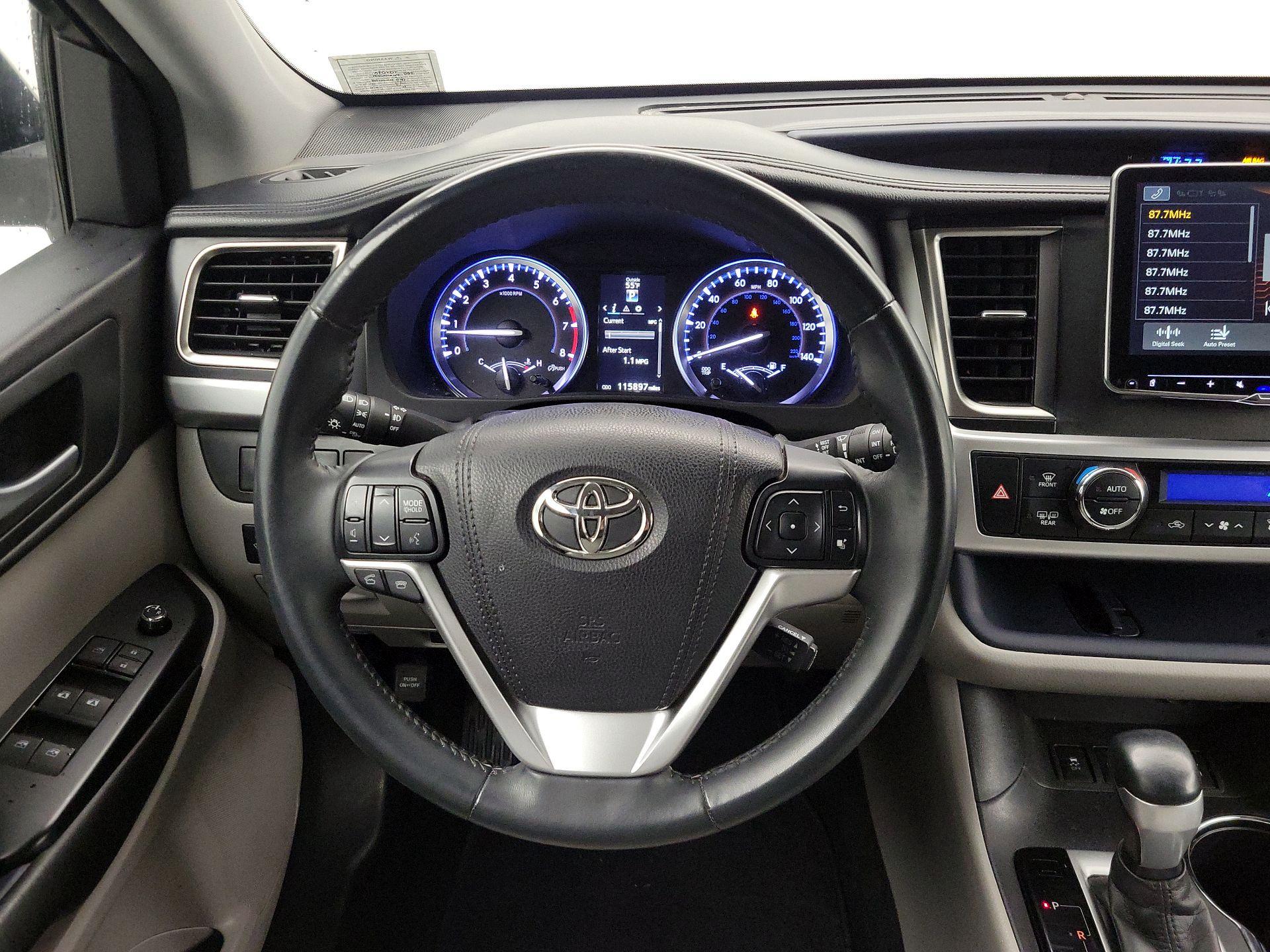 Thumbnail: 2016 Toyota Highlander - 10