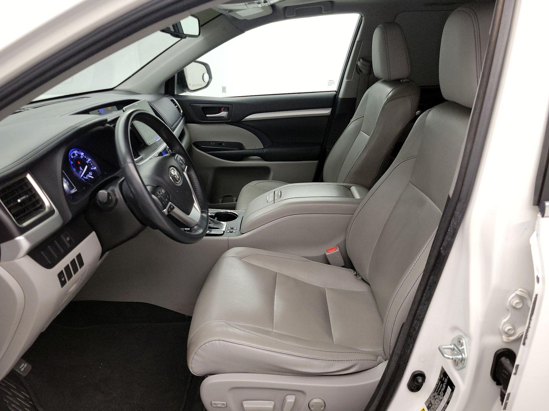 Thumbnail: 2016 Toyota Highlander - 11