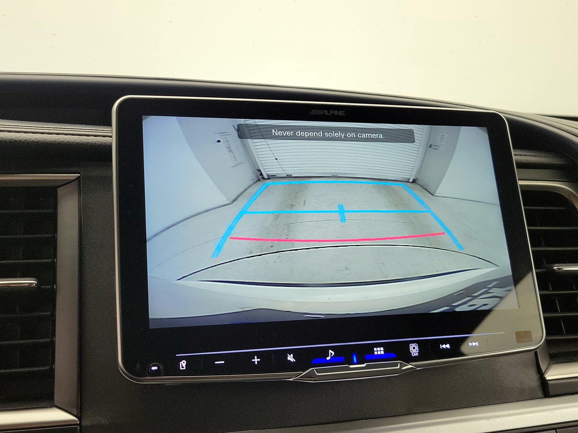 Thumbnail: 2016 Toyota Highlander - 14