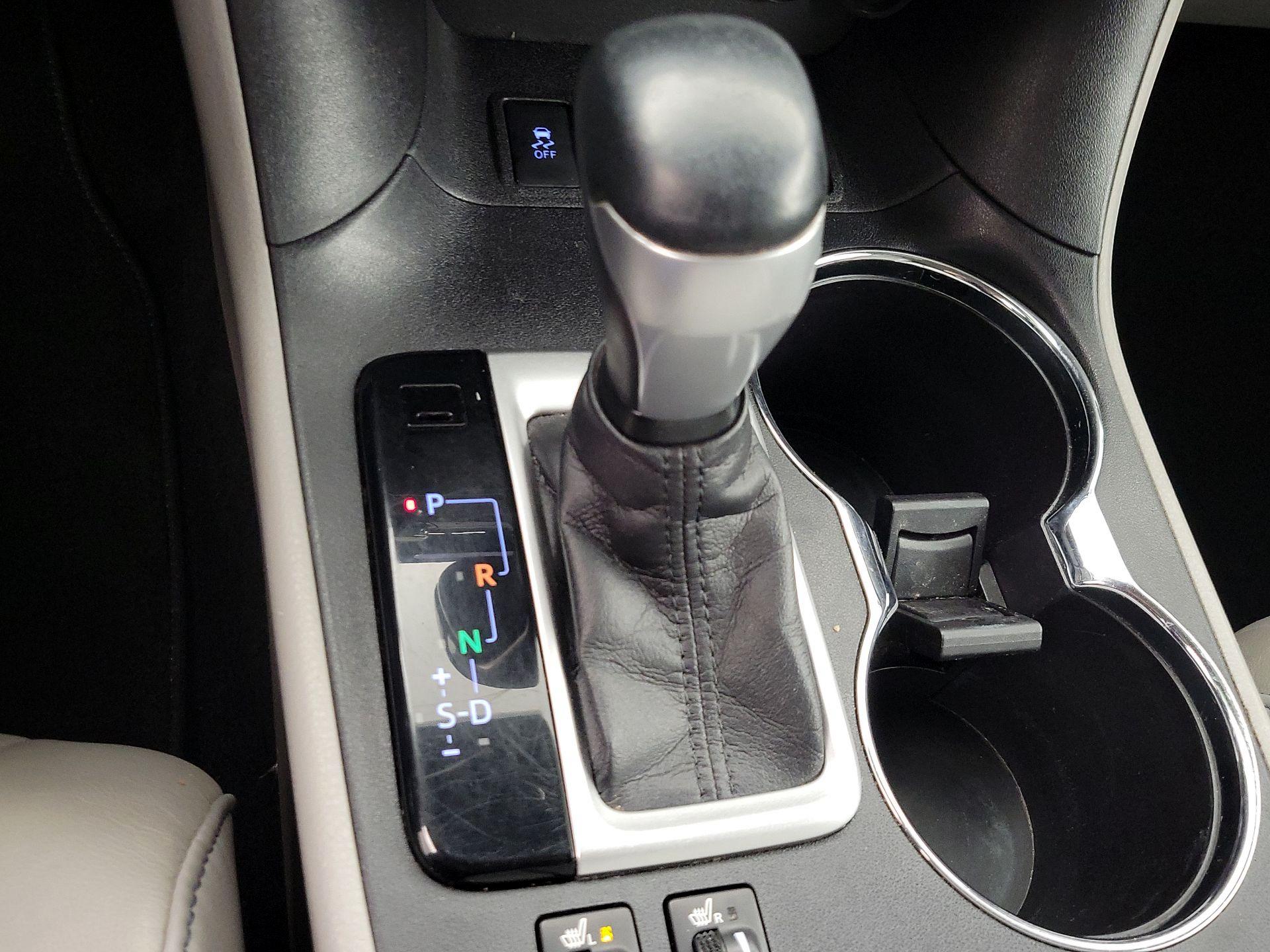 Thumbnail: 2016 Toyota Highlander - 17