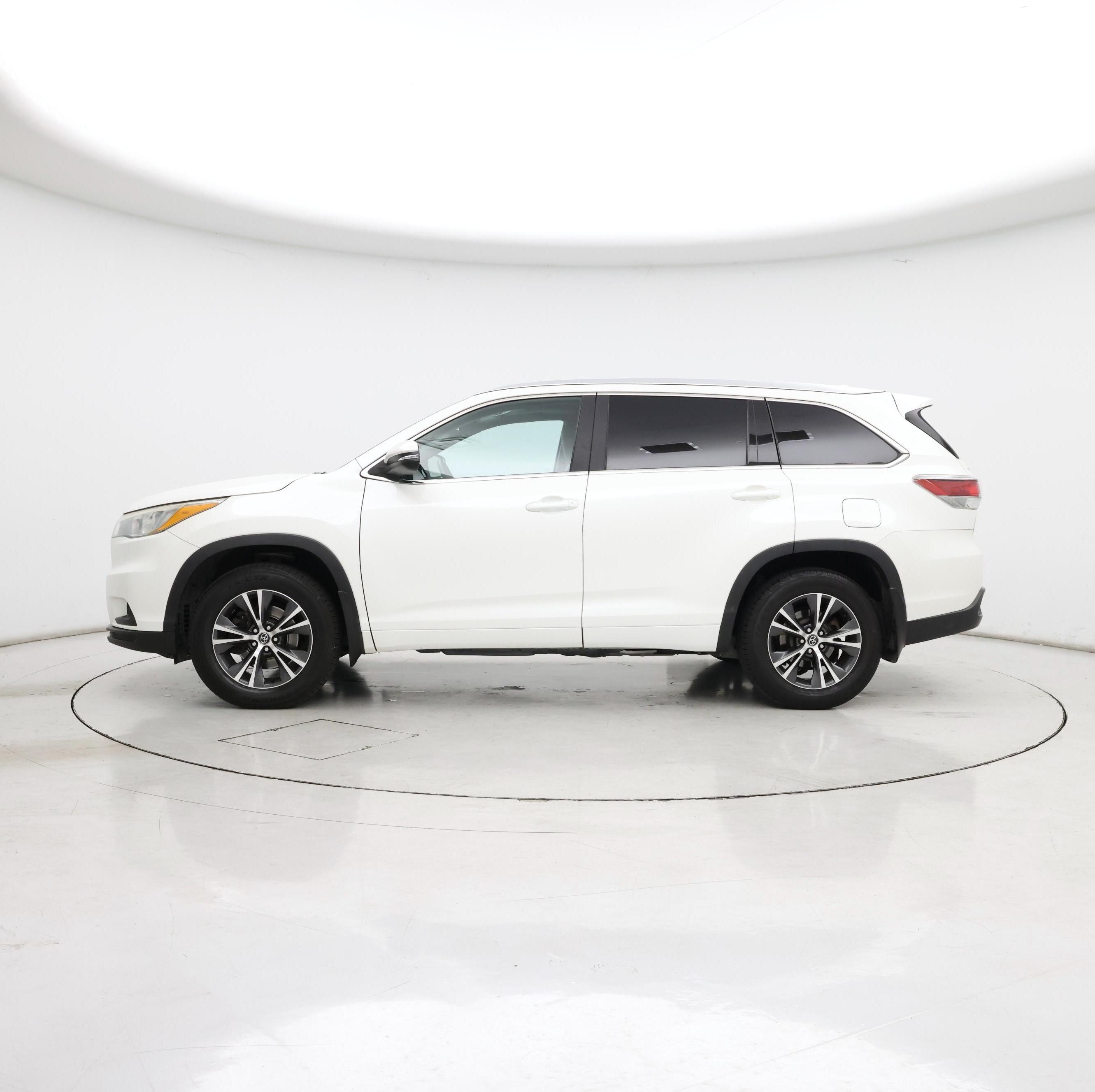 Thumbnail: 2016 Toyota Highlander - 3