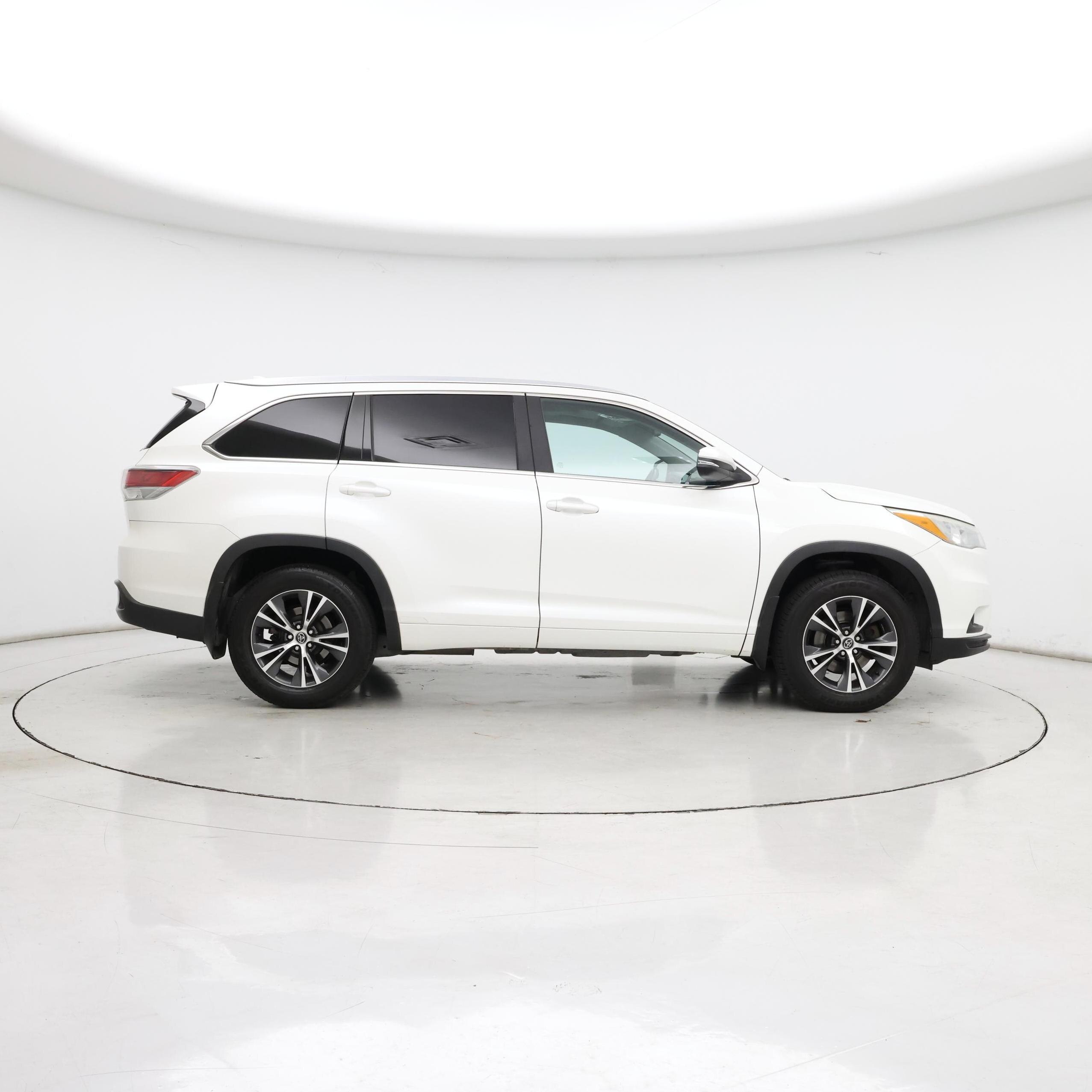 Thumbnail: 2016 Toyota Highlander - 7