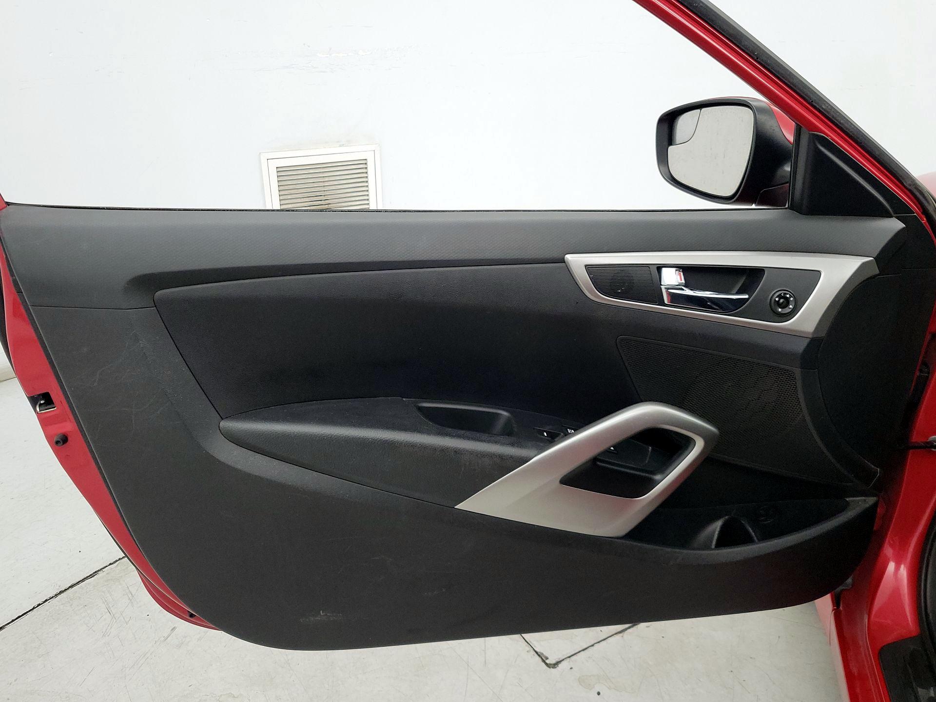 Thumbnail: 2015 Hyundai Veloster - 12