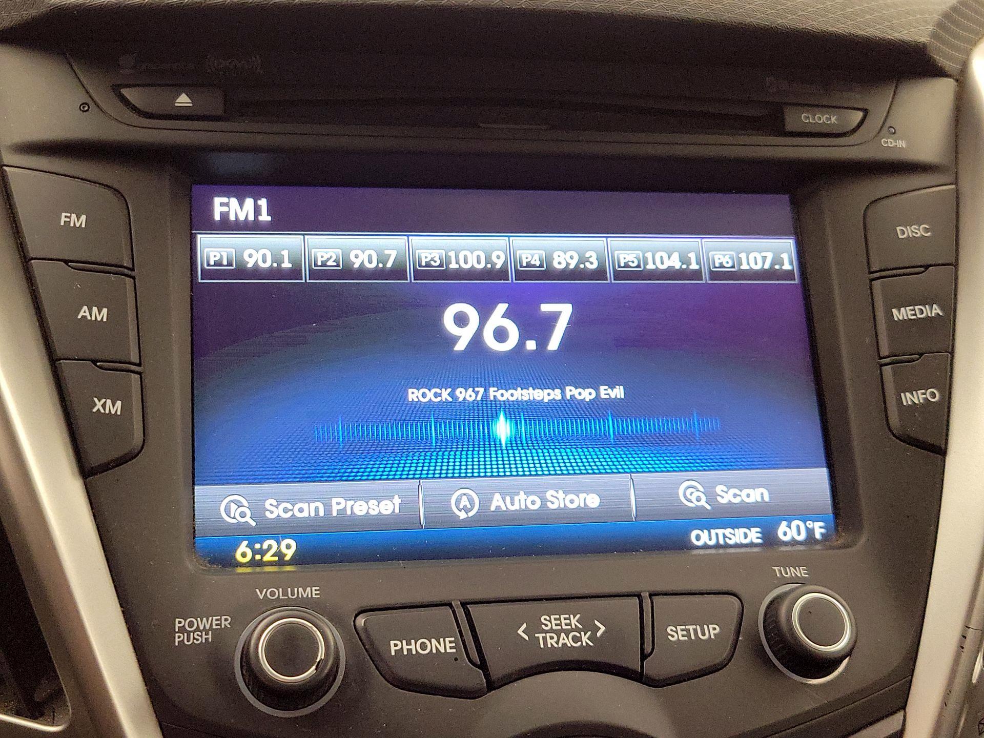 Thumbnail: 2015 Hyundai Veloster - 15