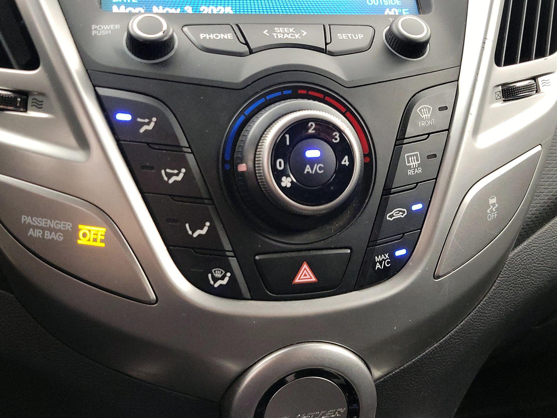 Thumbnail: 2015 Hyundai Veloster - 16