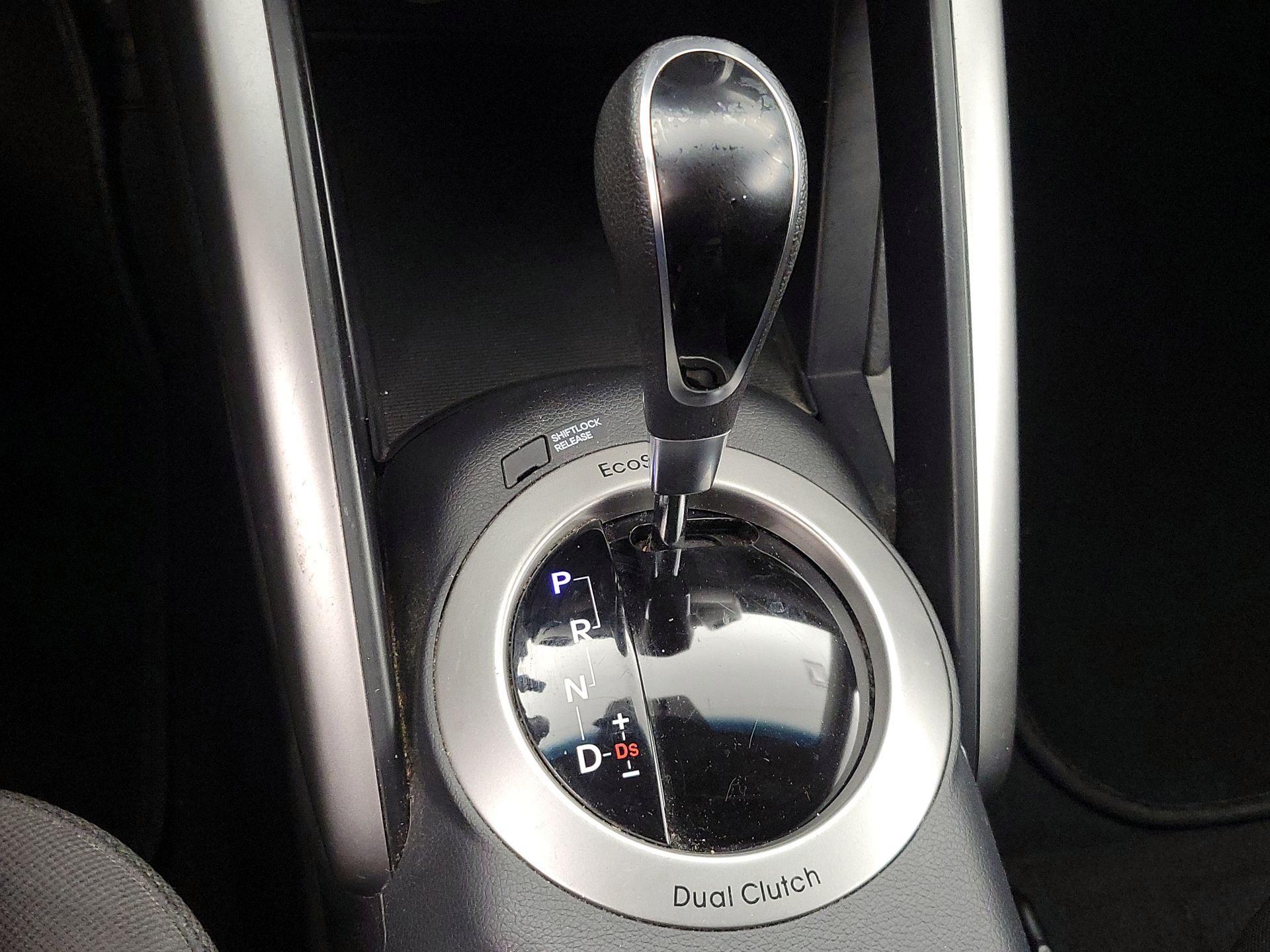 Thumbnail: 2015 Hyundai Veloster - 17