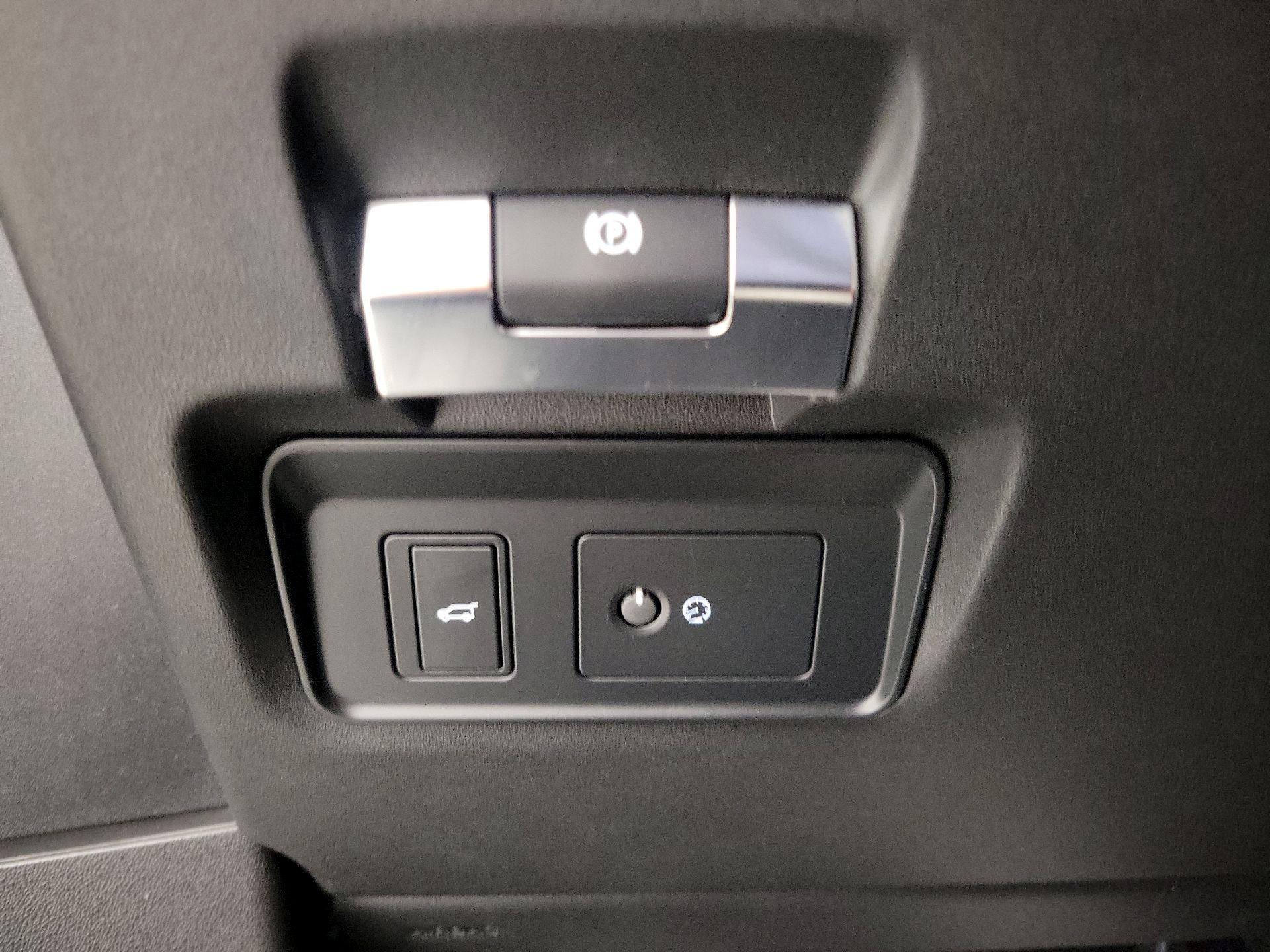 Thumbnail: 2020 Land Rover Range Rover Evoque - 13