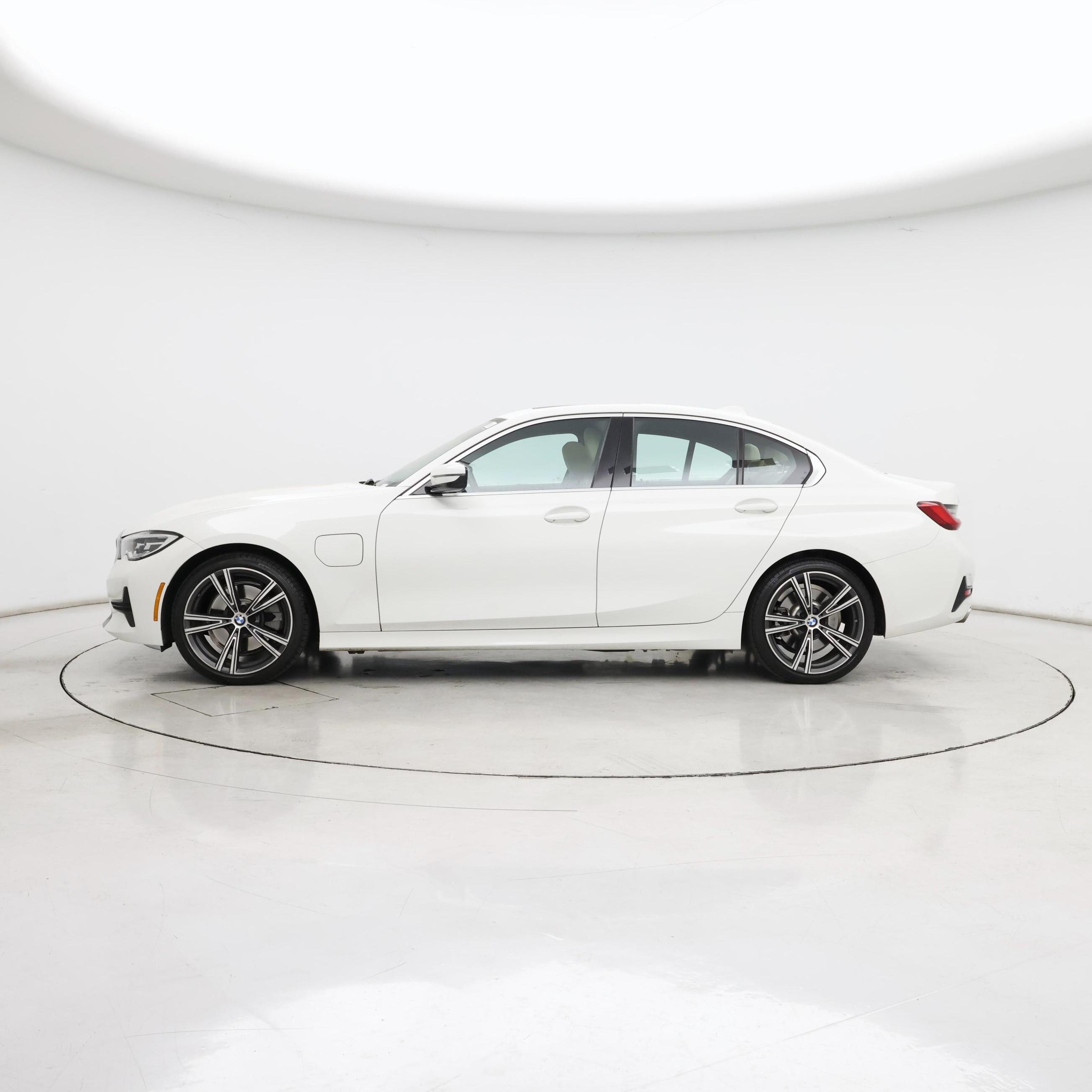 Thumbnail: 2021 BMW 3 Series - 3