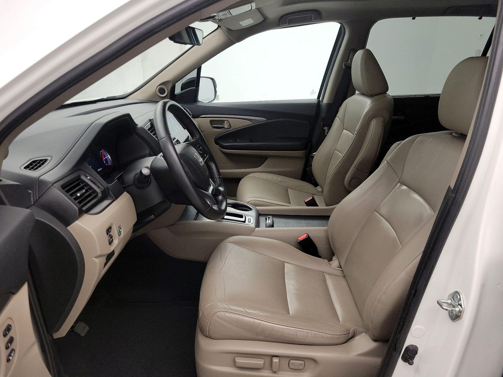 Thumbnail: 2019 Honda Pilot - 11