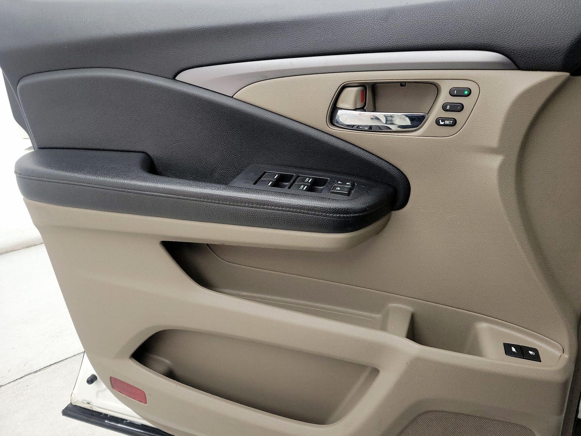 Thumbnail: 2019 Honda Pilot - 12