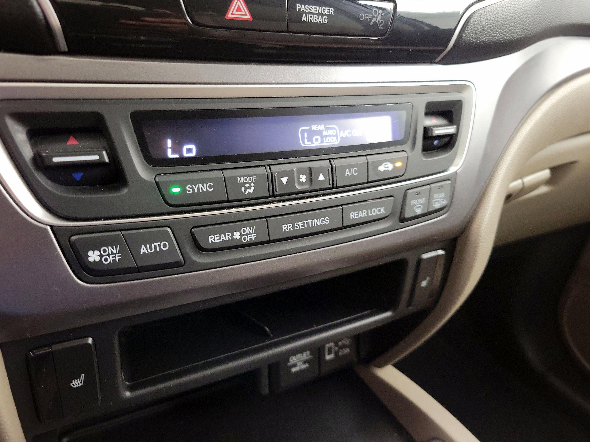 Thumbnail: 2019 Honda Pilot - 16