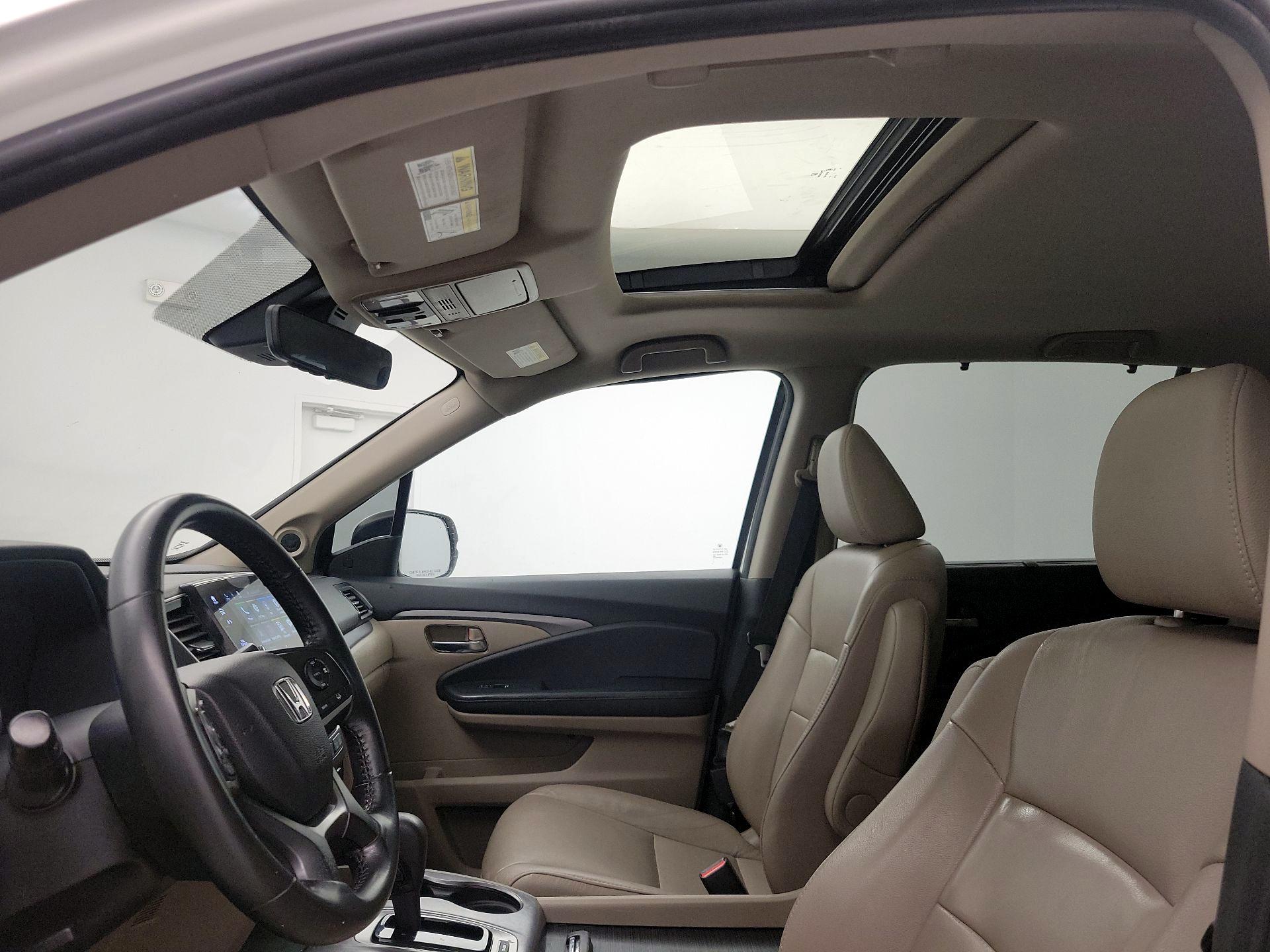 Thumbnail: 2019 Honda Pilot - 19
