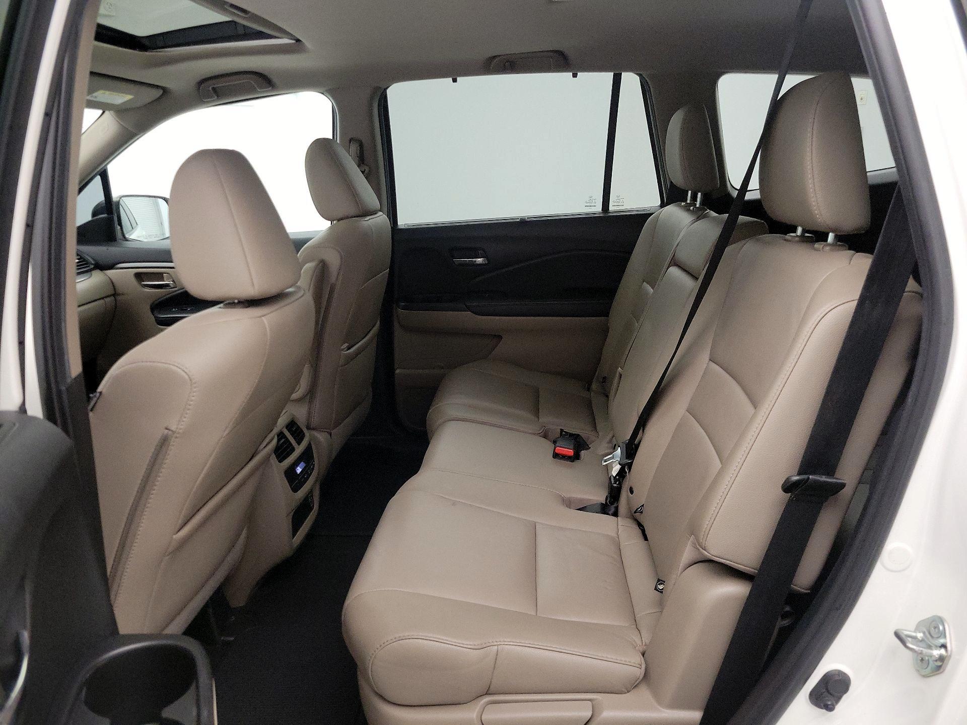 Thumbnail: 2019 Honda Pilot - 20