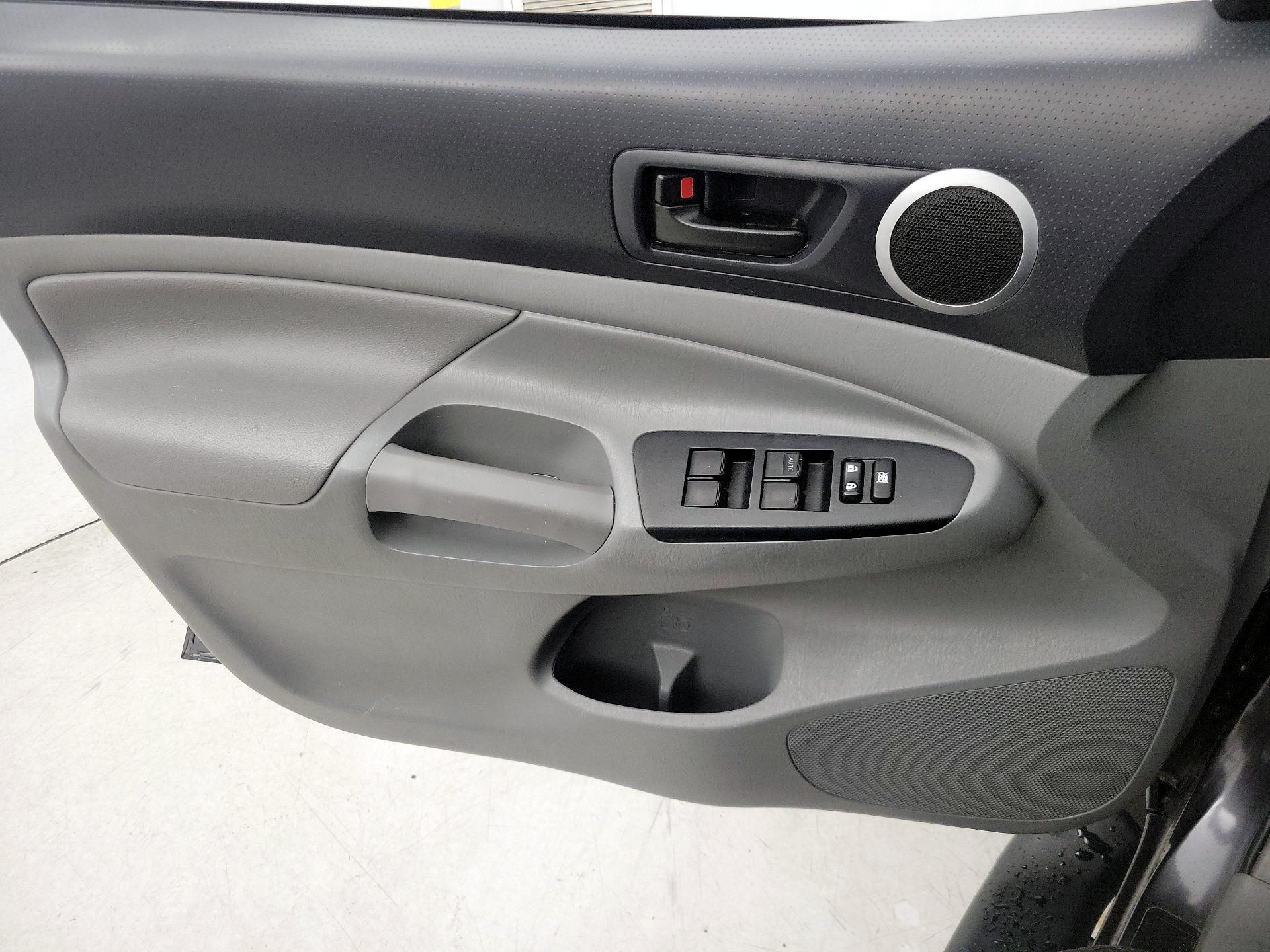 Thumbnail: 2015 Toyota Tacoma - 12