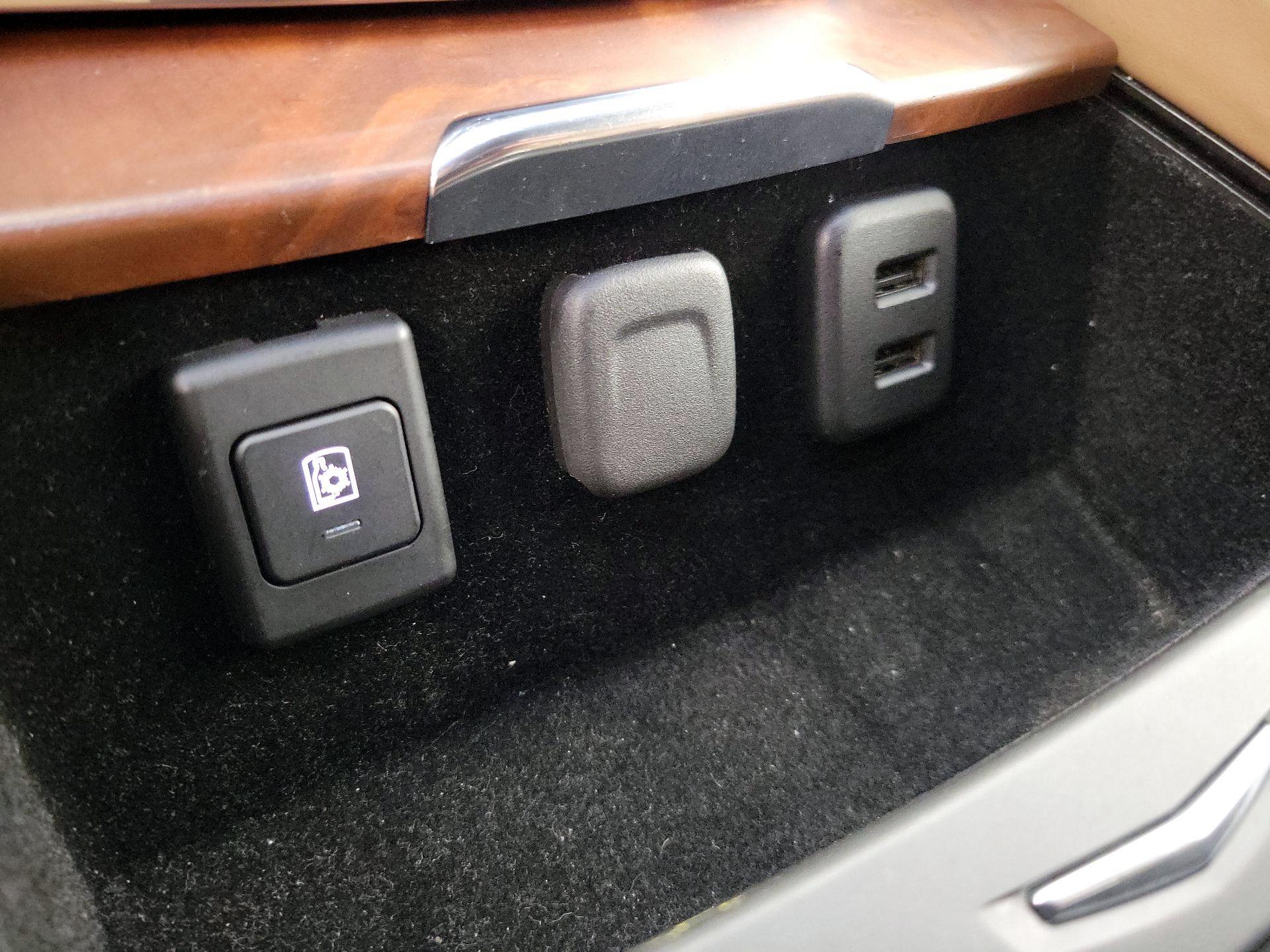 Thumbnail: 2017 Cadillac Escalade - 18