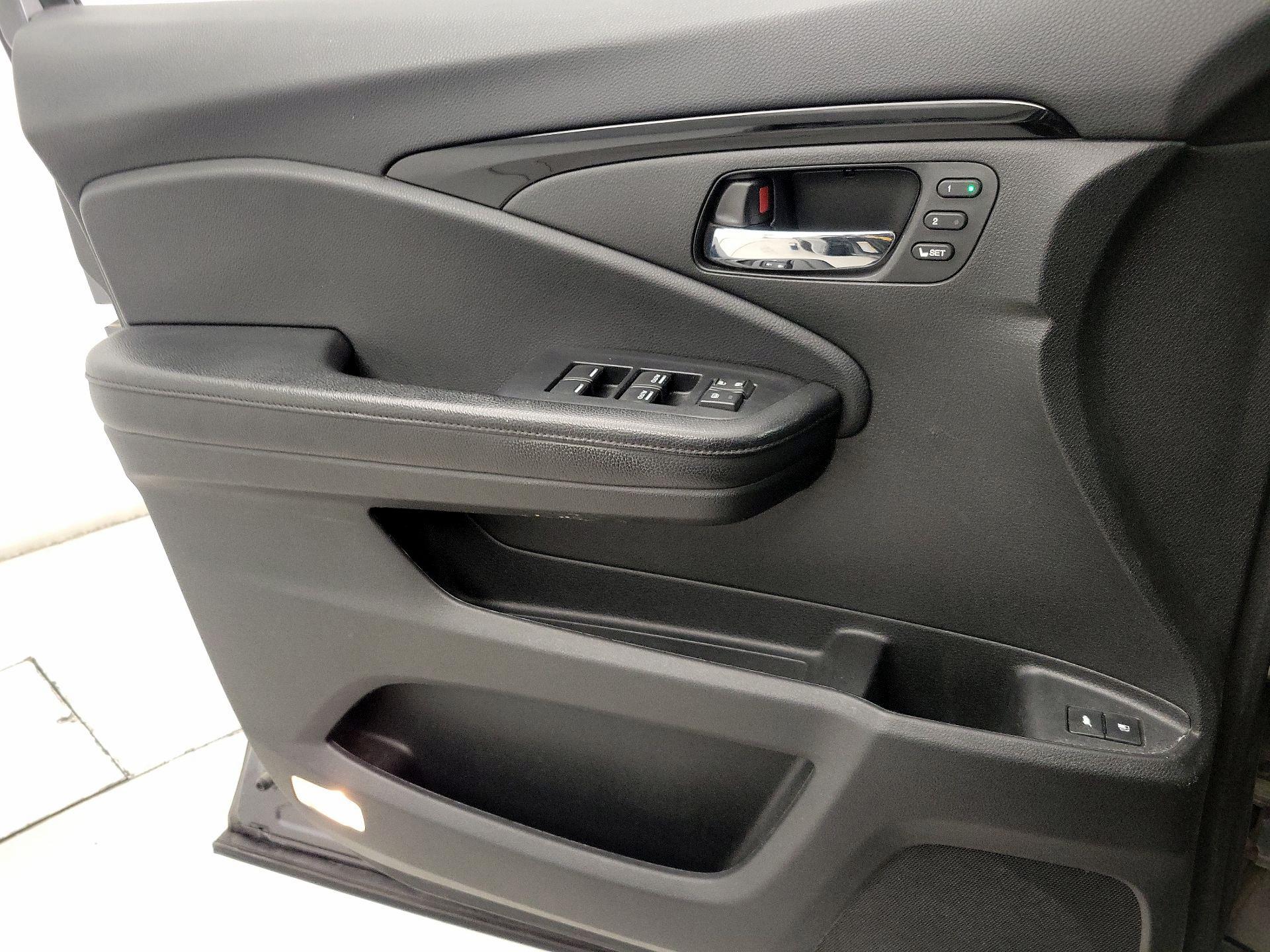 Thumbnail: 2019 Honda Pilot - 12