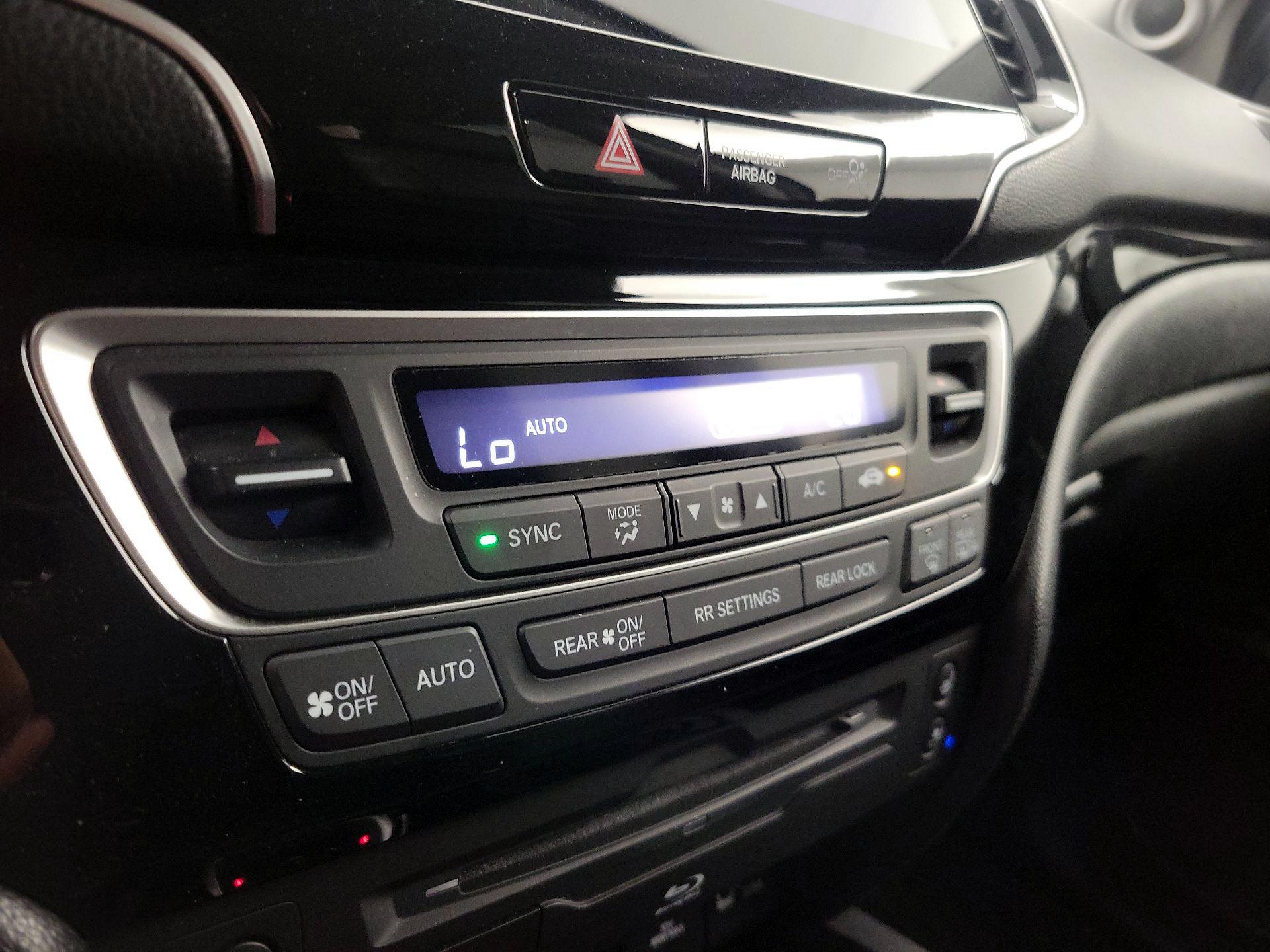 Thumbnail: 2019 Honda Pilot - 17