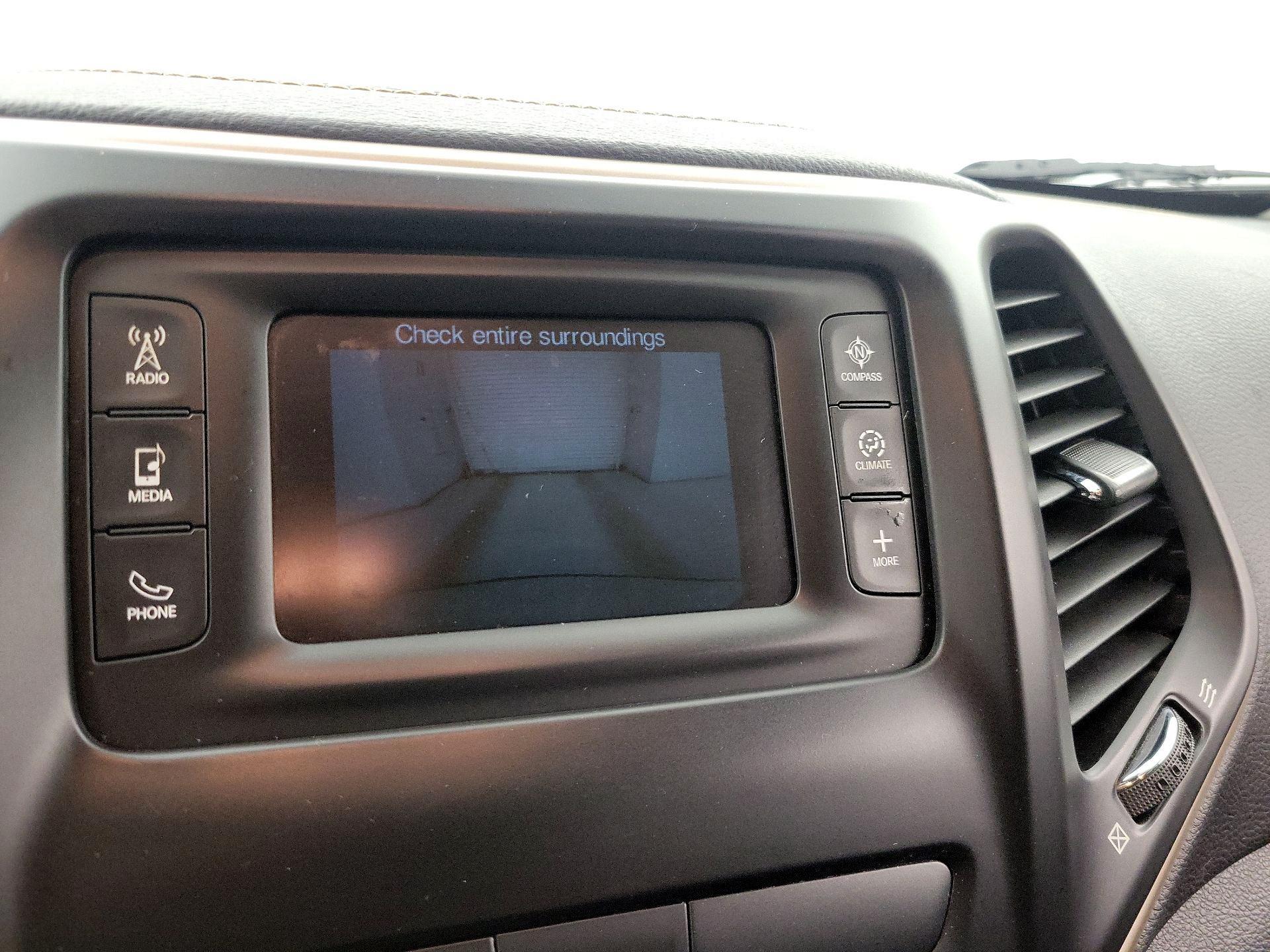 Thumbnail: 2016 Jeep Cherokee - 14