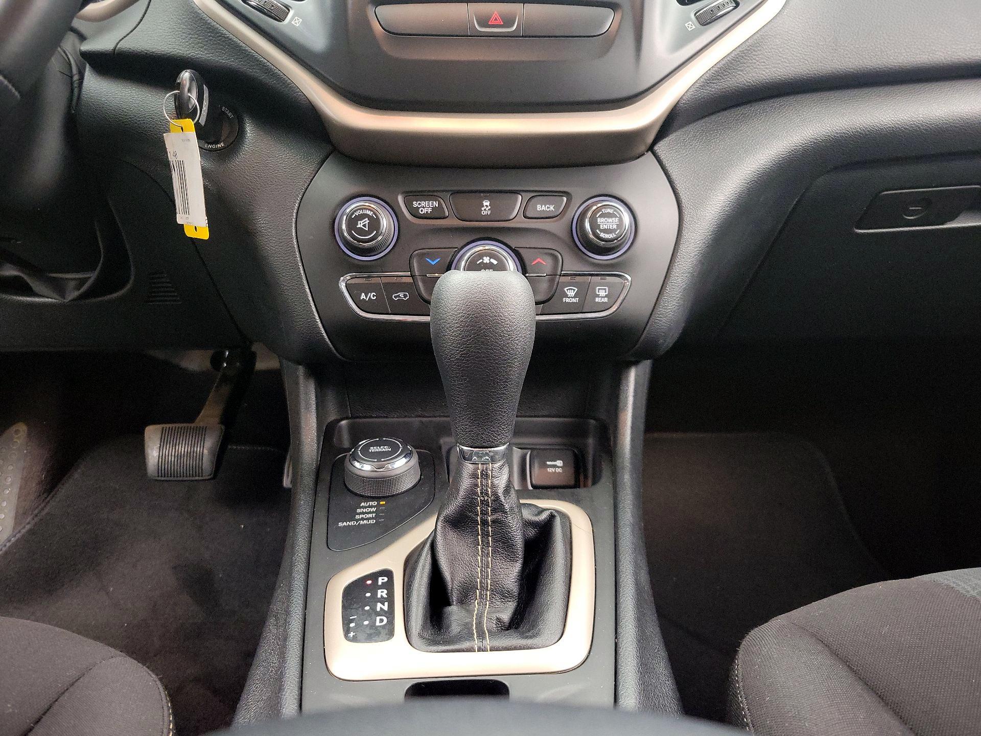 Thumbnail: 2016 Jeep Cherokee - 17