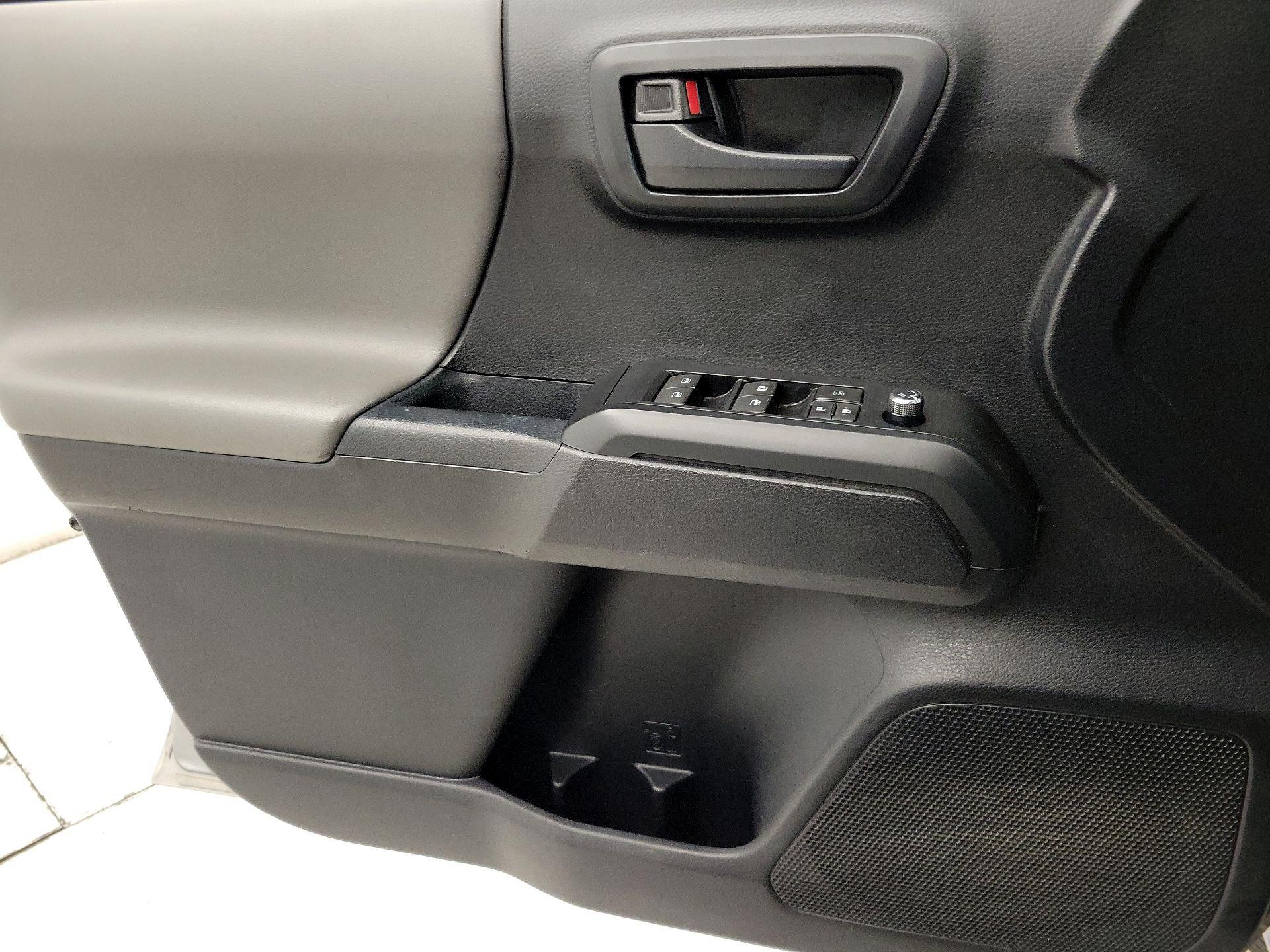 Thumbnail: 2018 Toyota Tacoma - 12