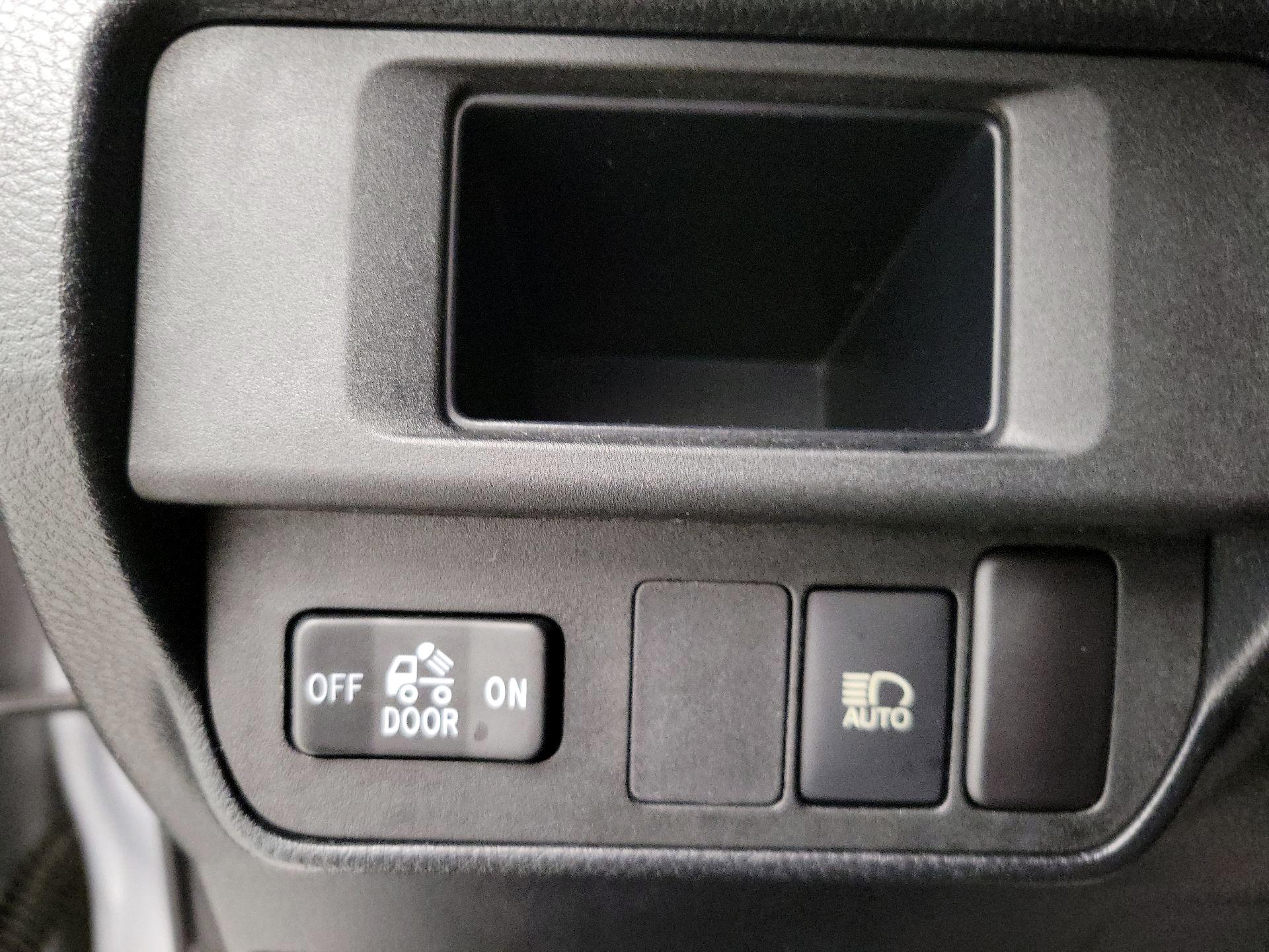 Thumbnail: 2018 Toyota Tacoma - 13