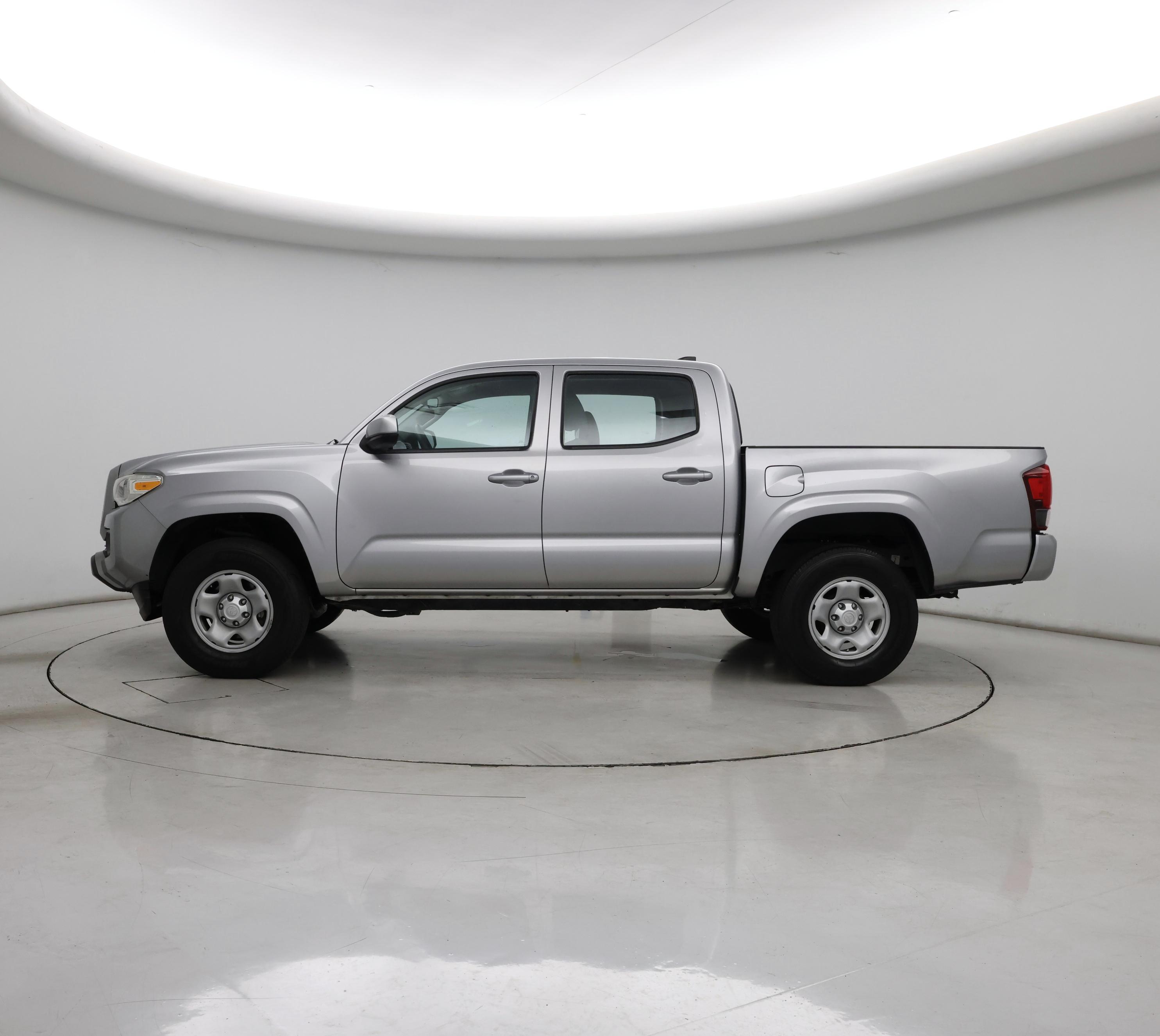 Thumbnail: 2018 Toyota Tacoma - 3