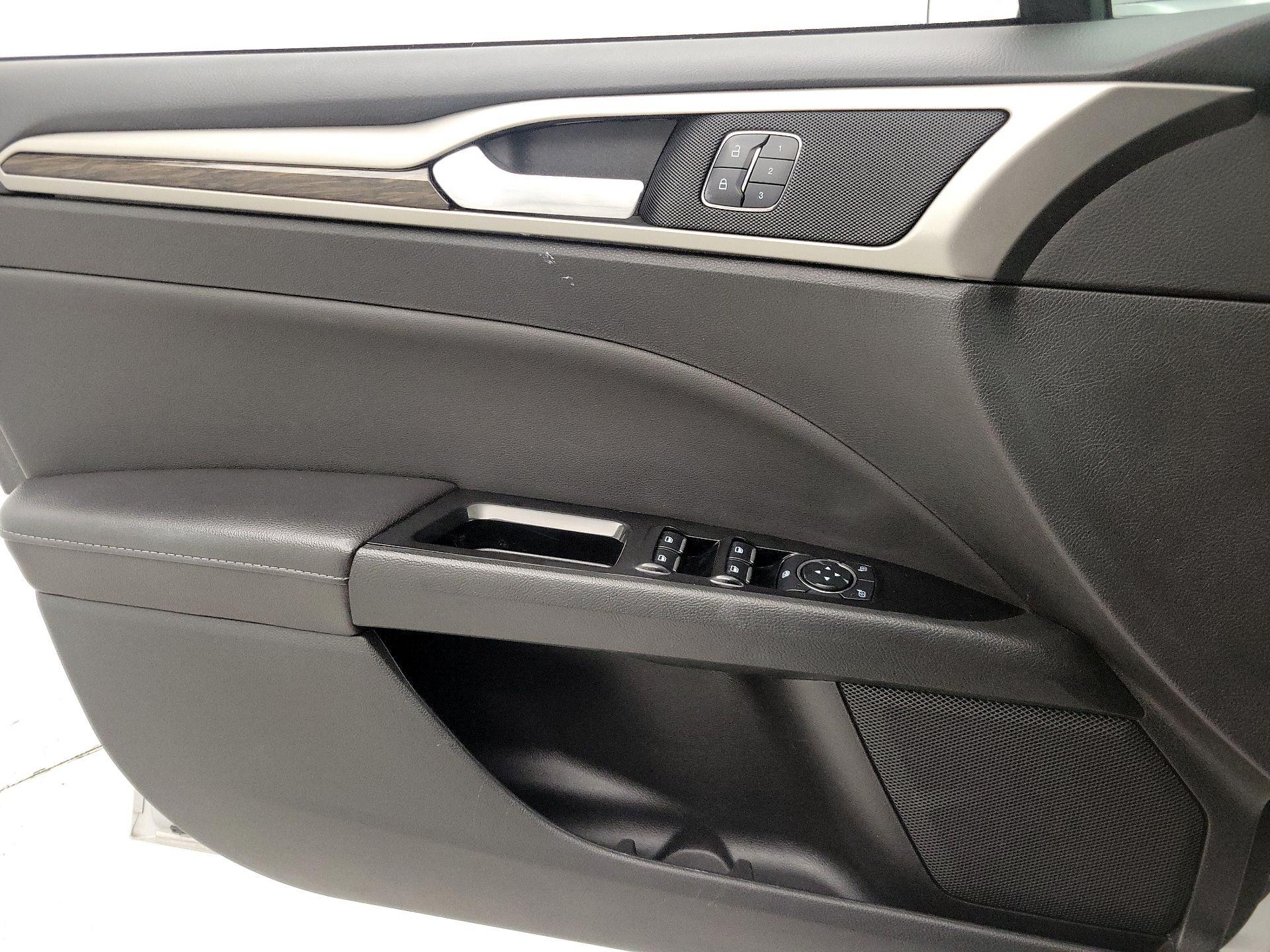 Thumbnail: 2016 Ford Fusion - 12