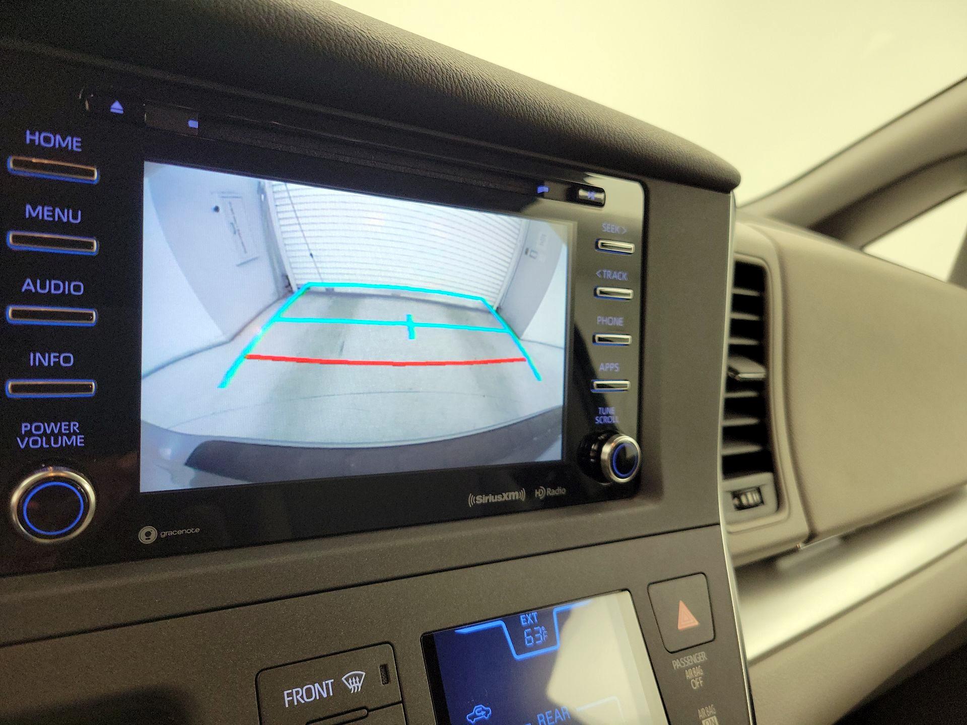 Thumbnail: 2018 Toyota Sienna - 14