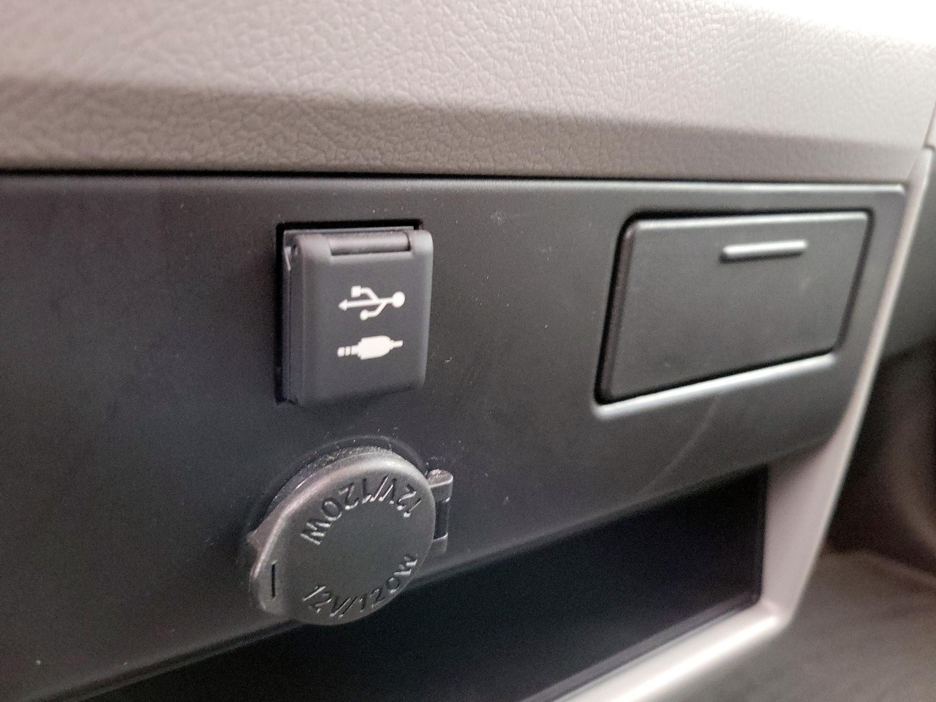 Thumbnail: 2018 Toyota Sienna - 18