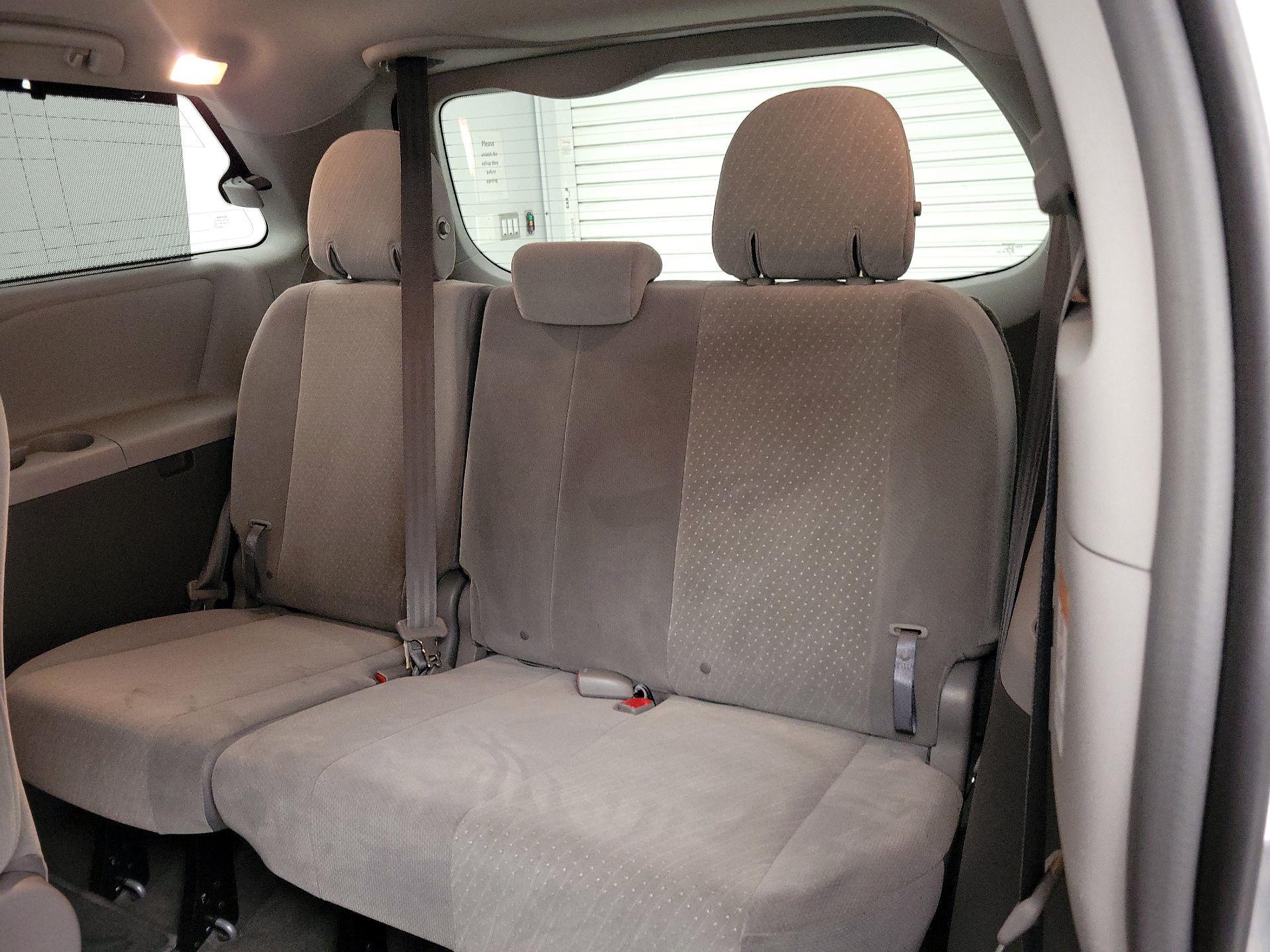 Thumbnail: 2018 Toyota Sienna - 20