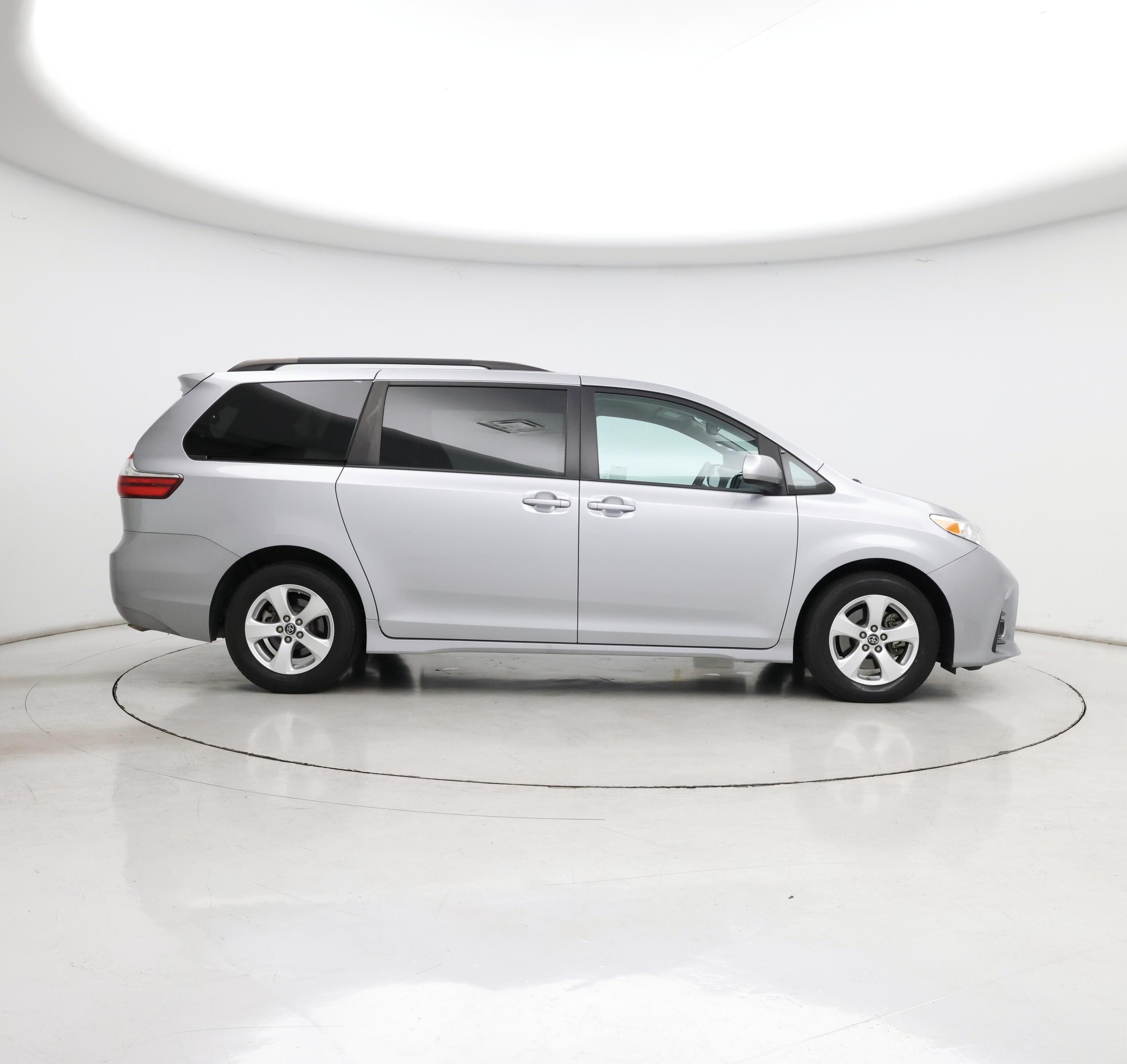 Thumbnail: 2018 Toyota Sienna - 7