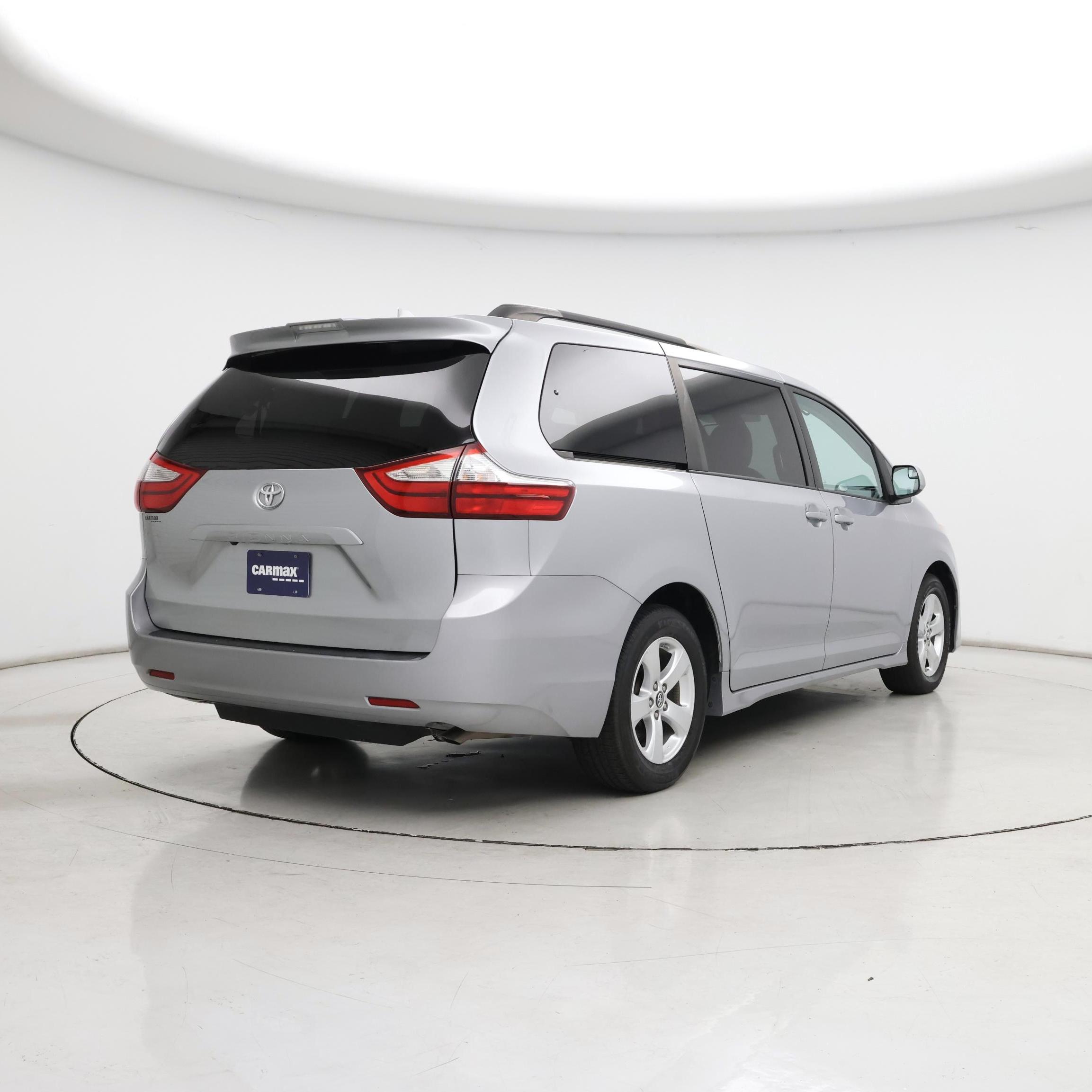 Thumbnail: 2018 Toyota Sienna - 8