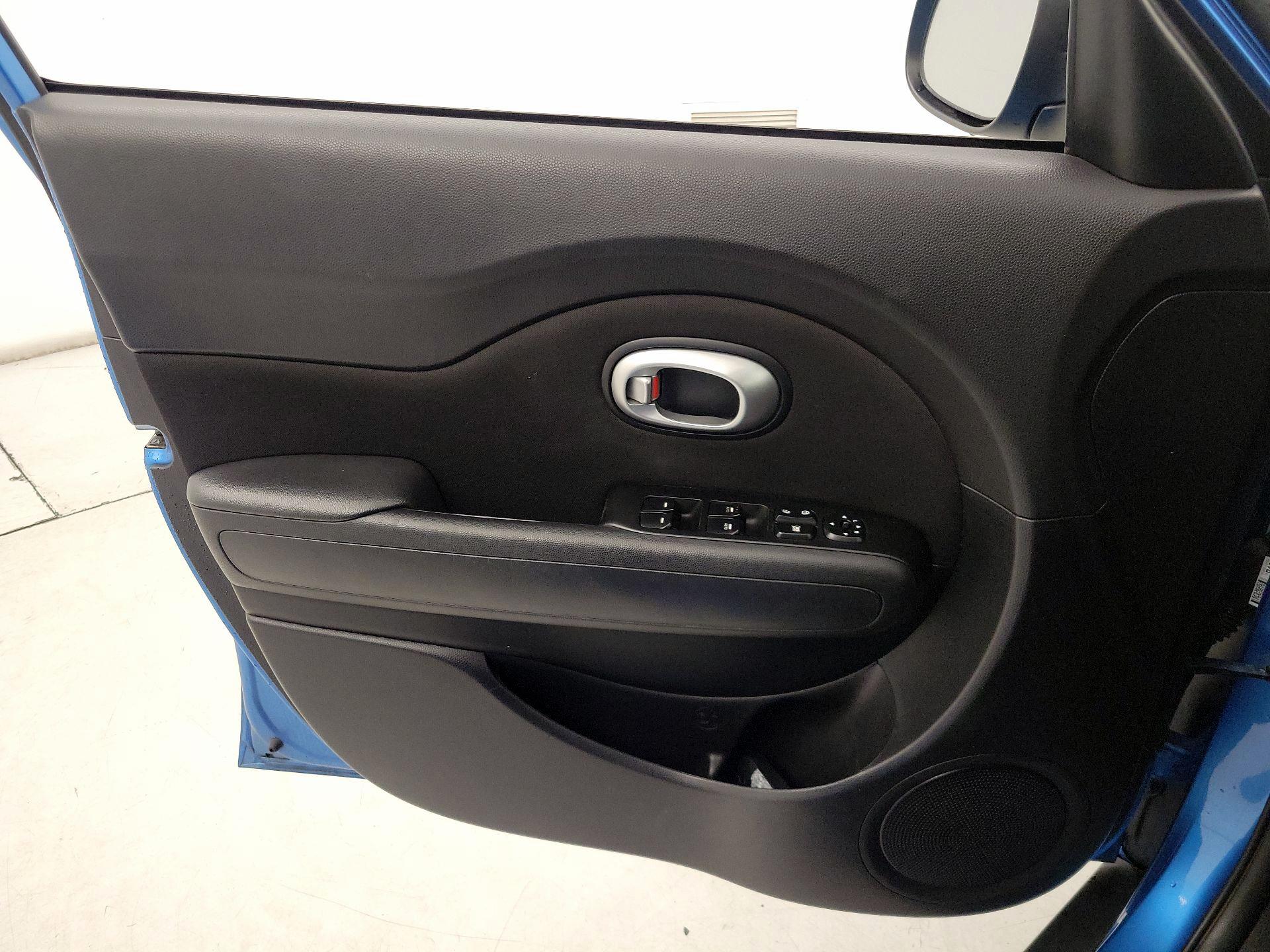 Thumbnail: 2016 Kia Soul - 12