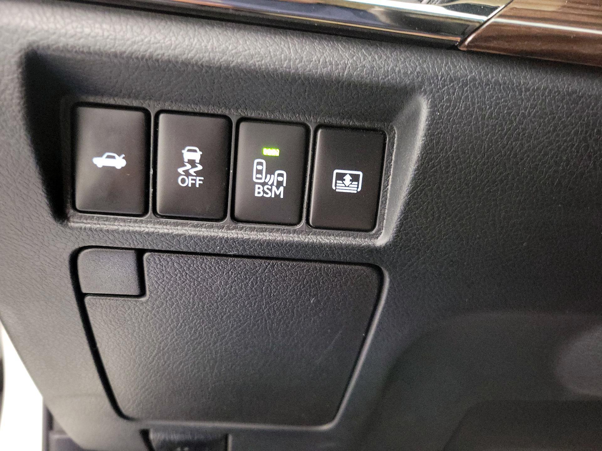 Thumbnail: 2015 Toyota Avalon - 13