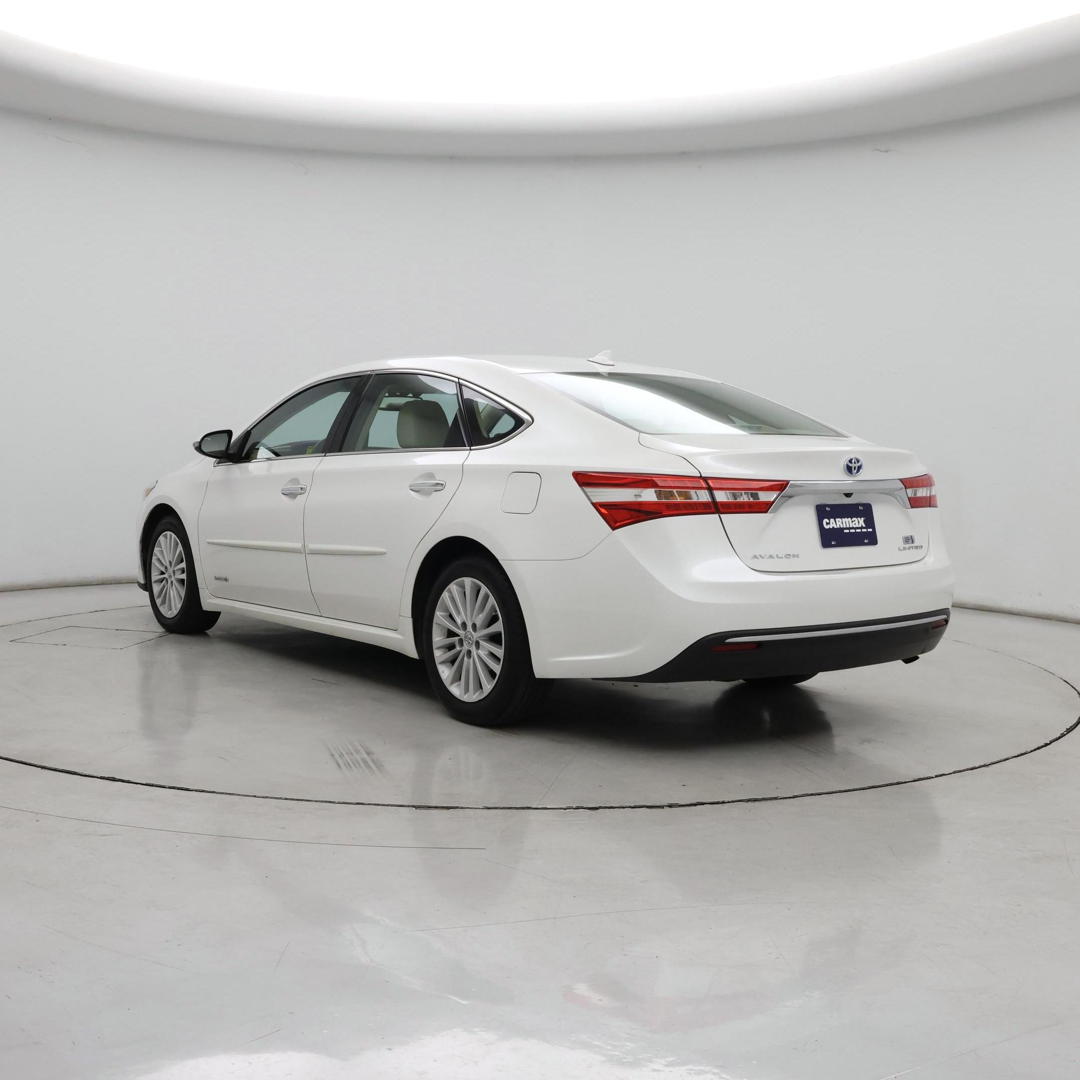 Thumbnail: 2015 Toyota Avalon - 2
