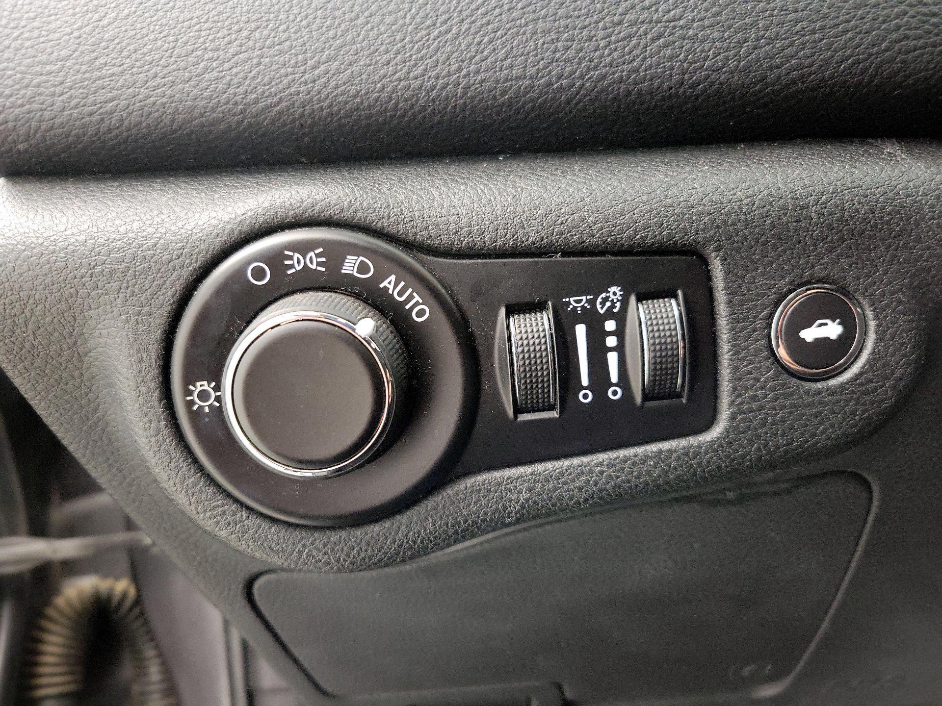 Thumbnail: 2015 Chrysler 200 - 13